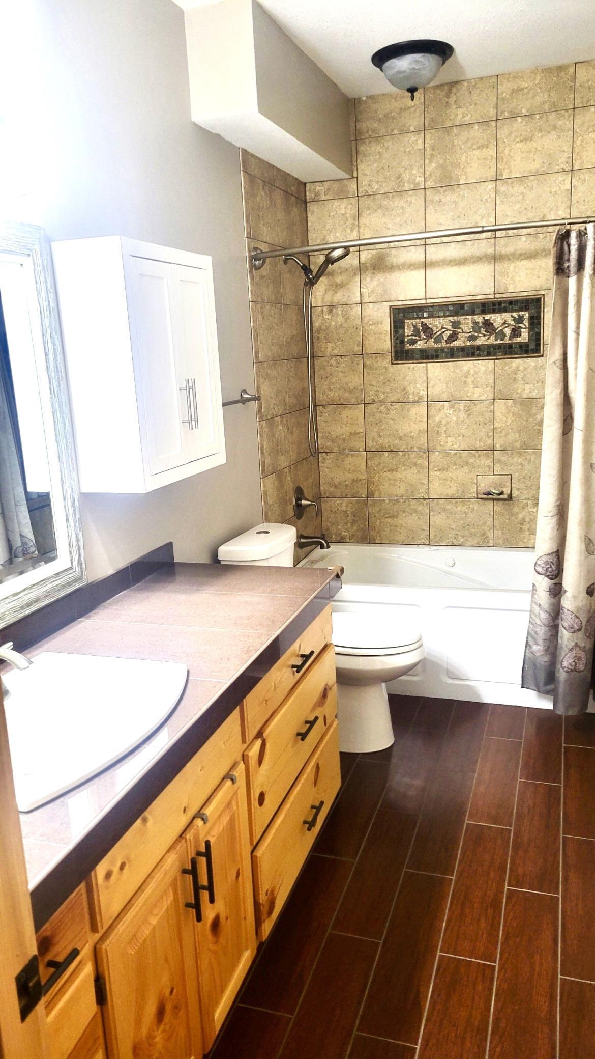 Bath has ample counterspace