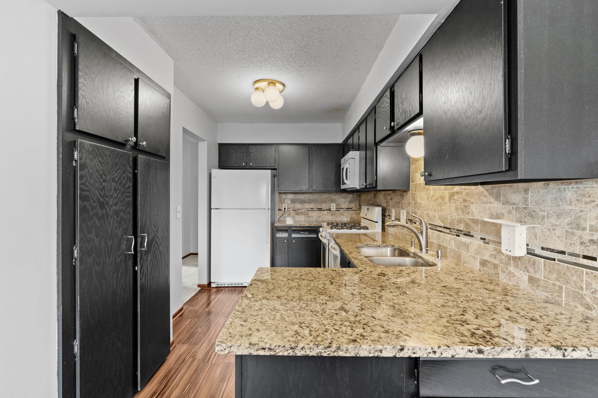 18-web-or-mls-14661 94th Pl N-18.jpg