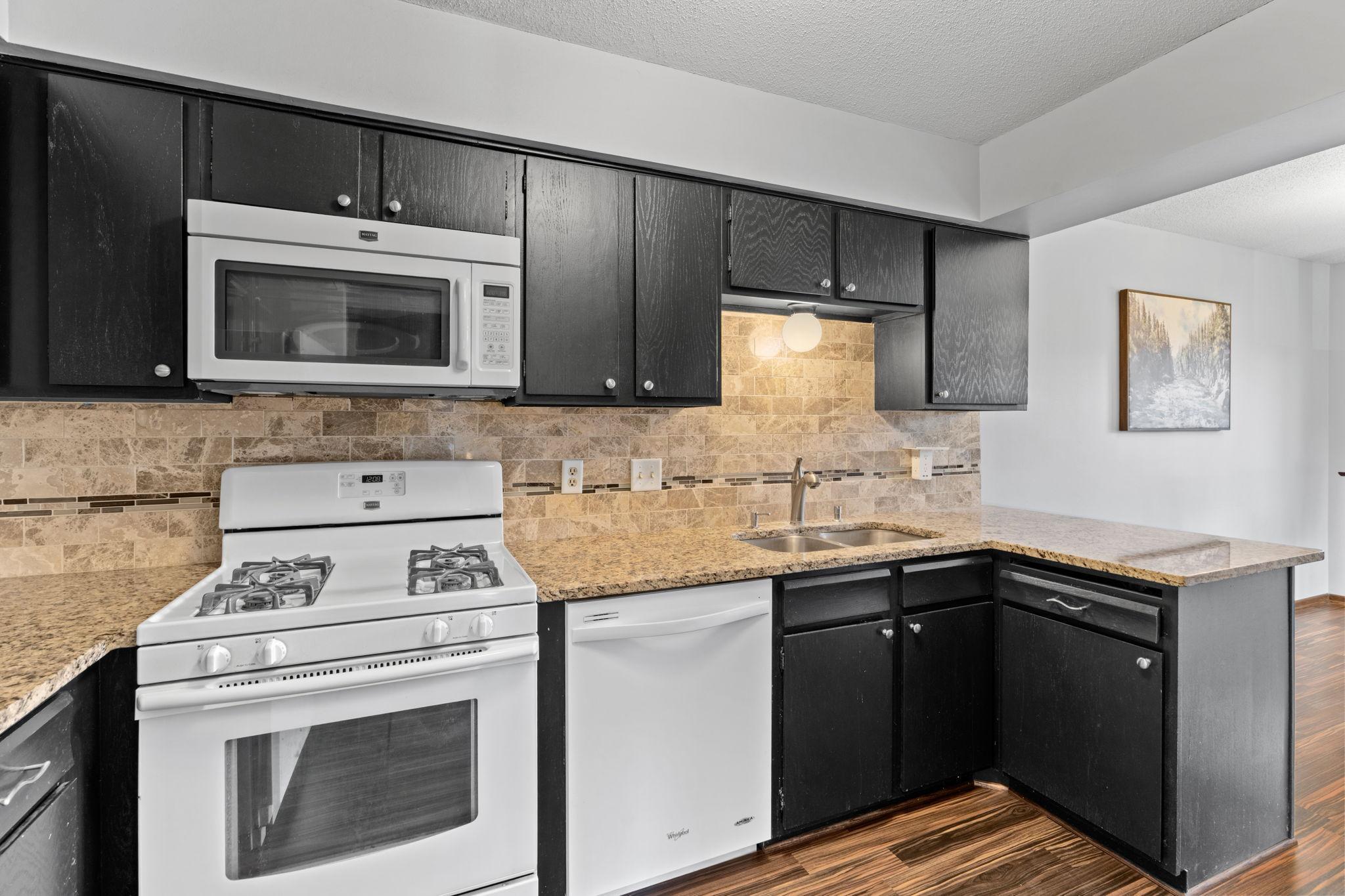 20-web-or-mls-14661 94th Pl N-20.jpg