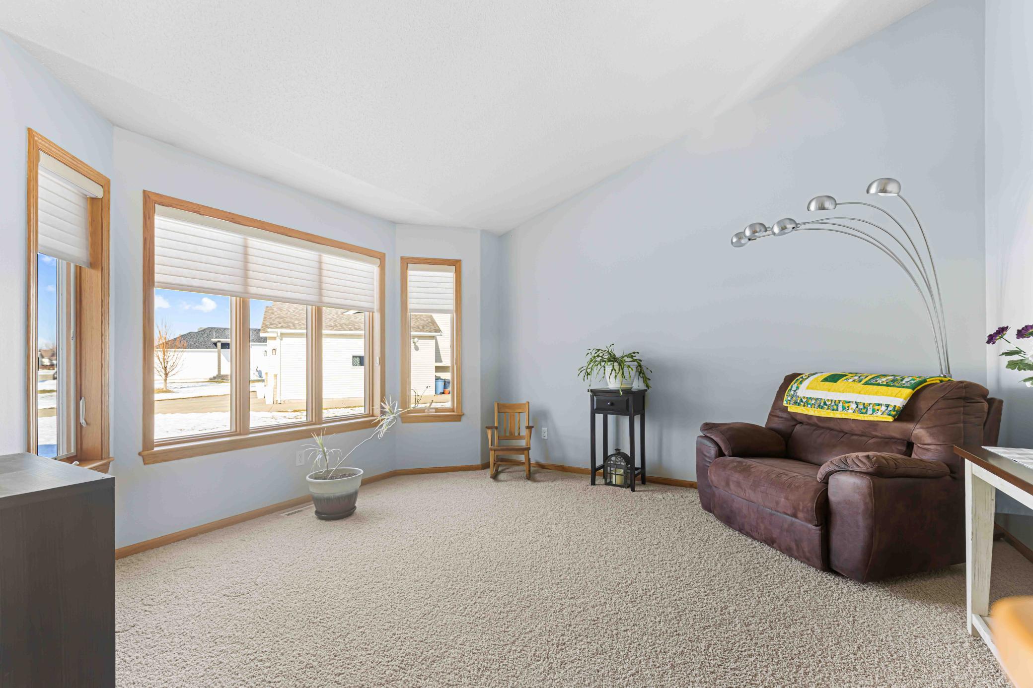 Front living room 13.3'x14.4'