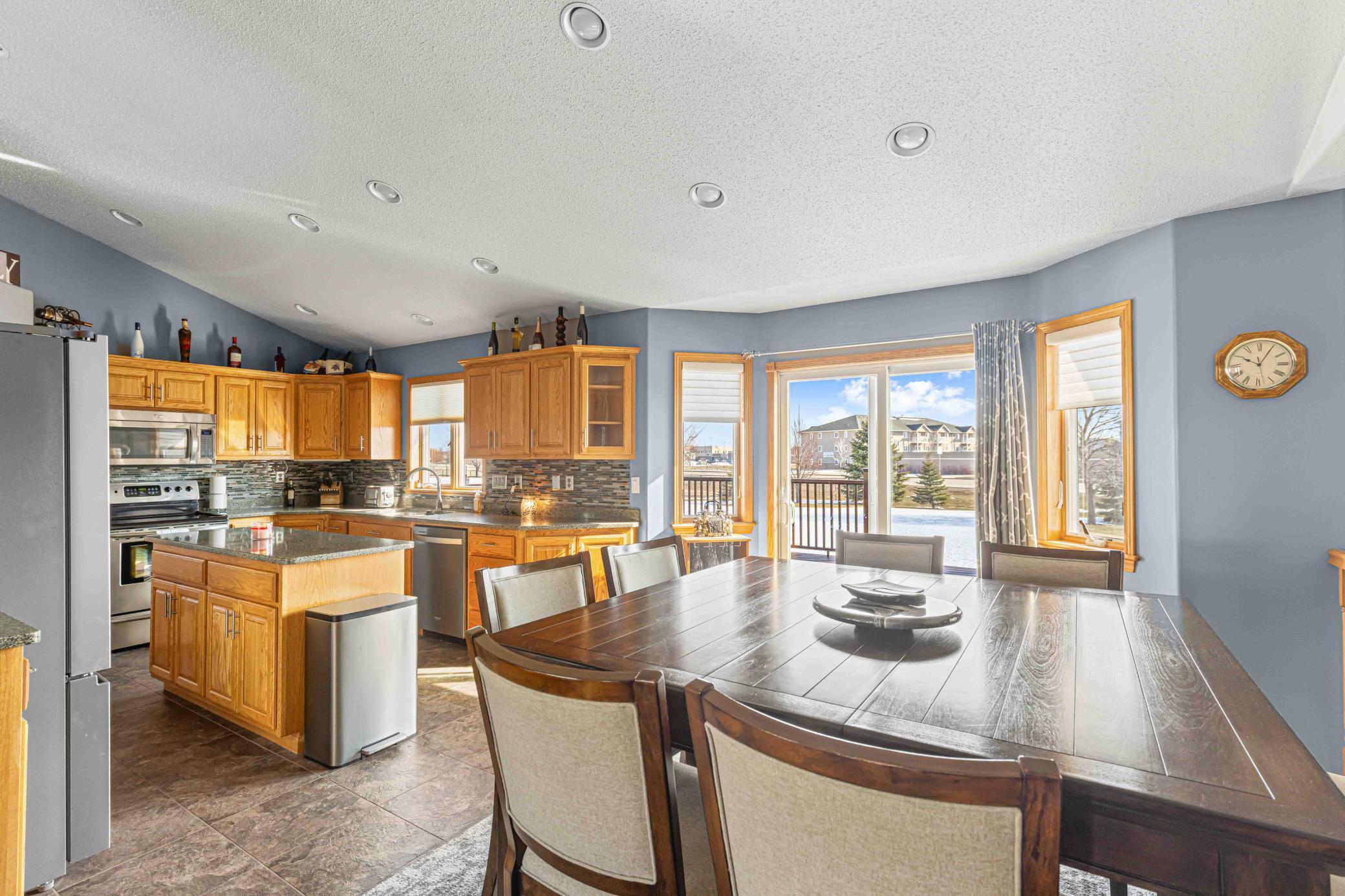 Dining room 10.5' x 16.2'