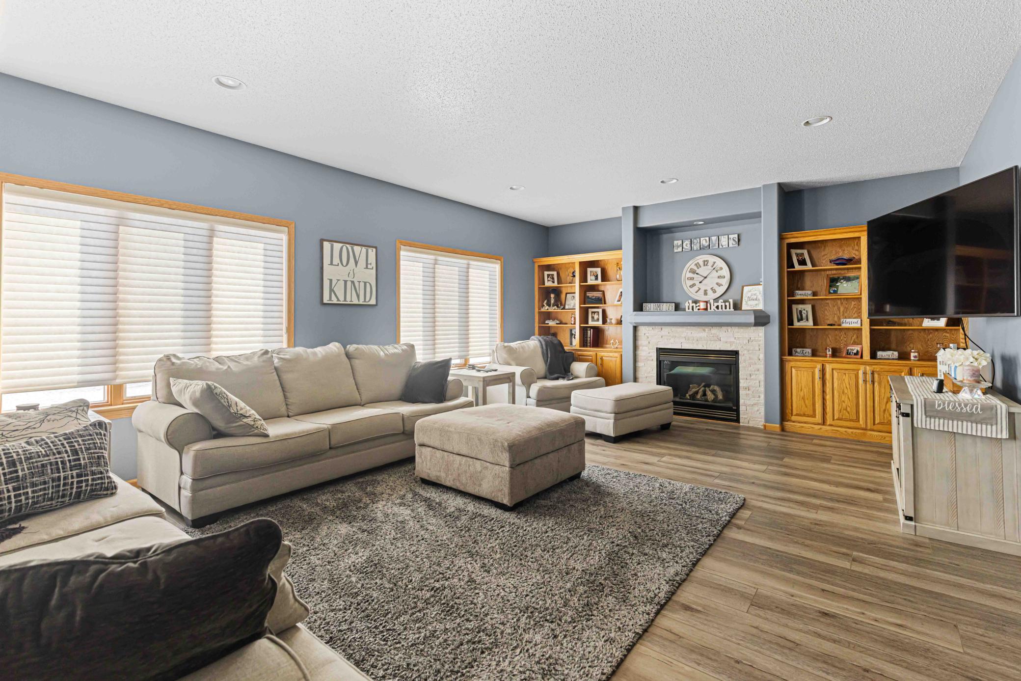 23' x 15.11' Great room with gas fireplace