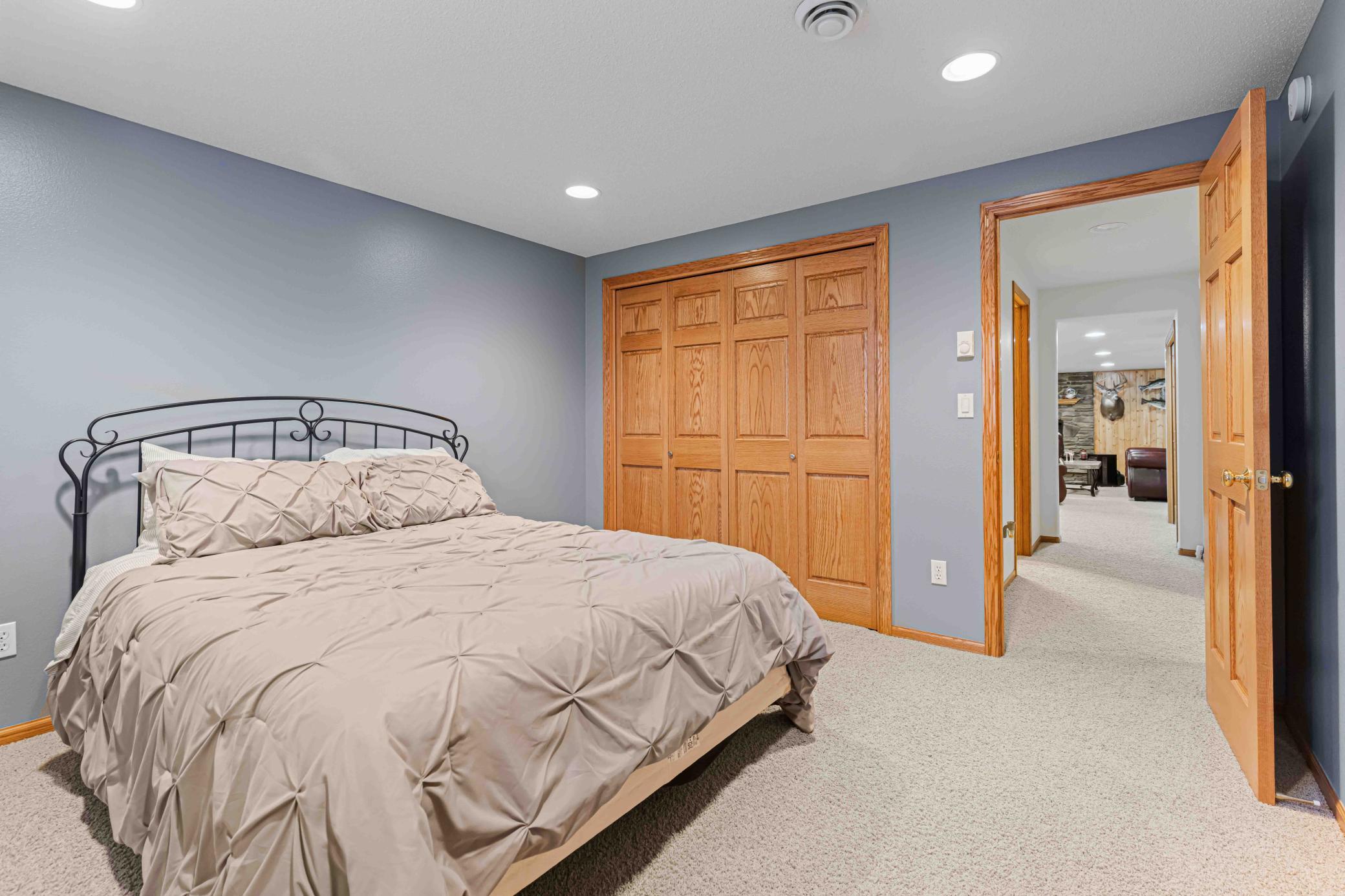 Lower-level workout room - 21' x 12.7'