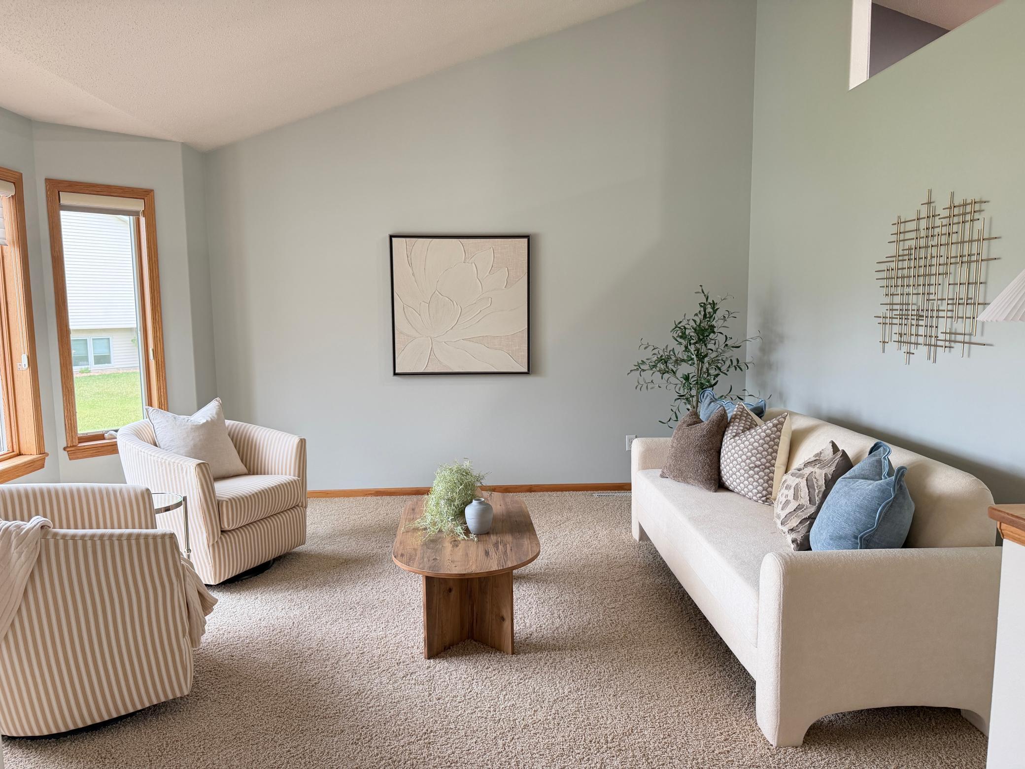 Front living room 13.3'x14.4'