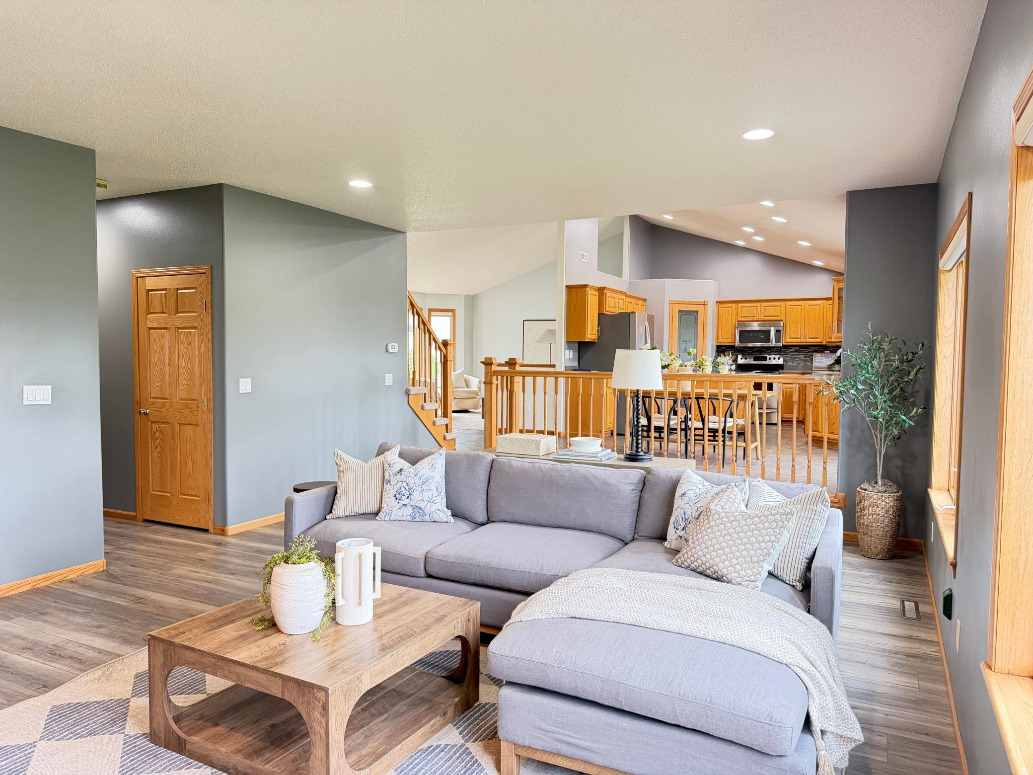 23' x 15.11' Great room with gas fireplace