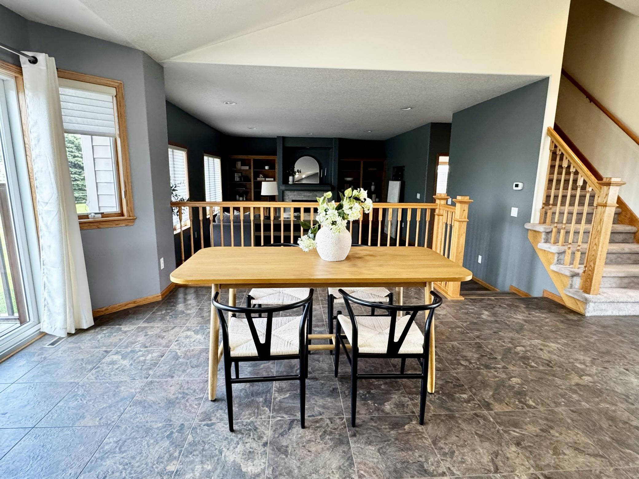 Dining room 10.5' x 16.2'