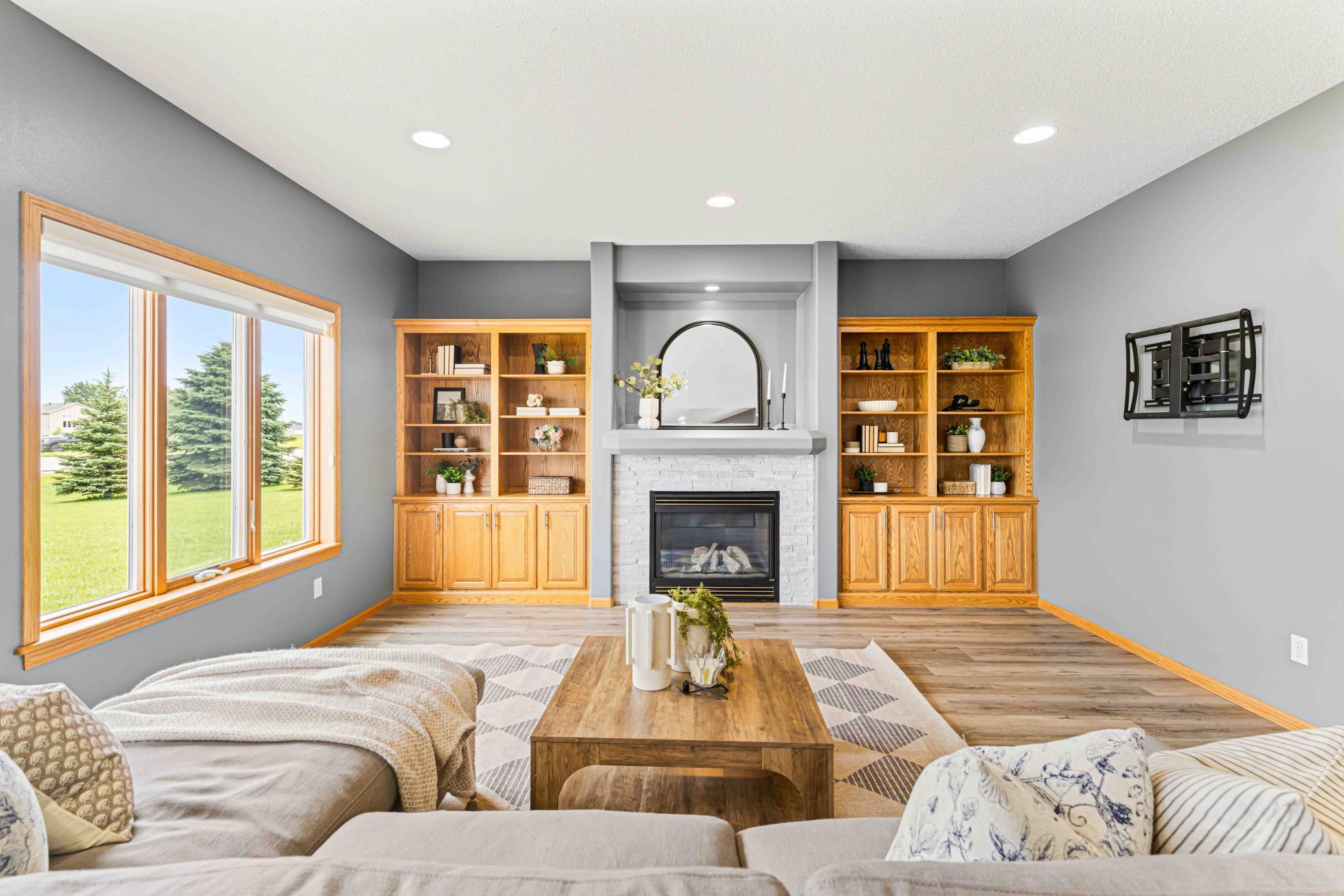 23' x 15.11' Great room with gas fireplace