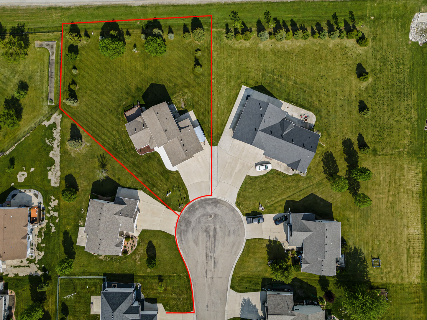 Spacious yard, no backyard neighbors