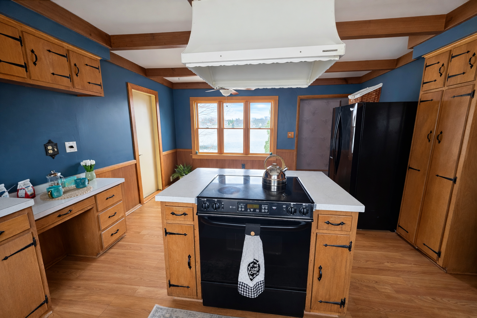 Kitchen with lake view