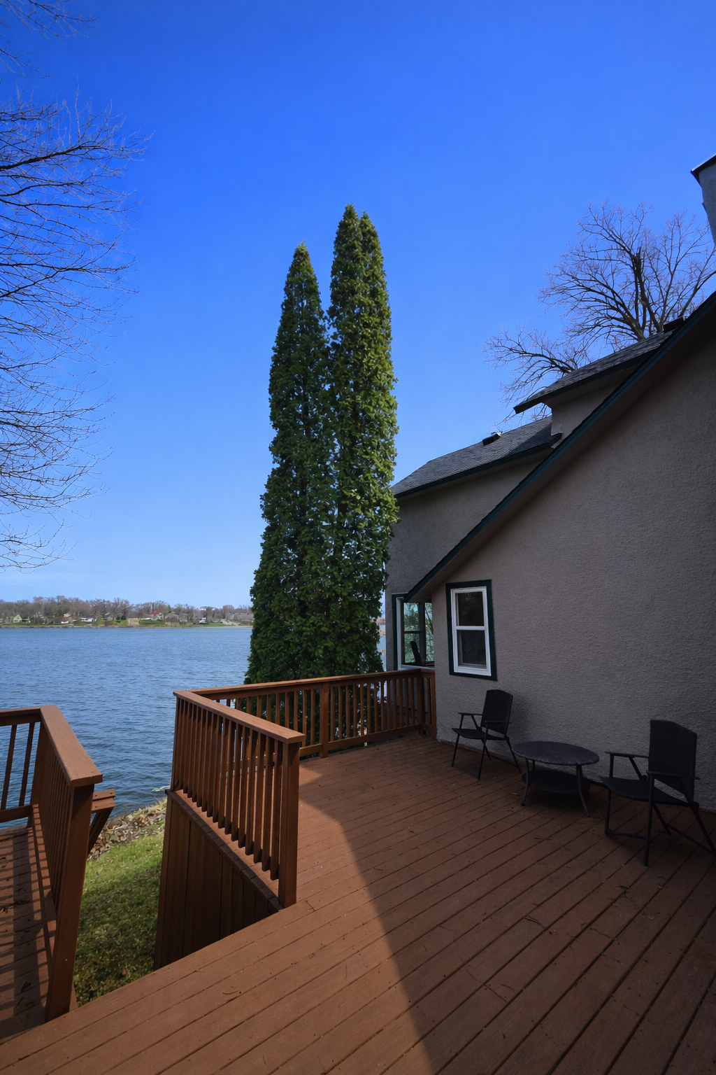 Large Deck with walkway to lakeshore