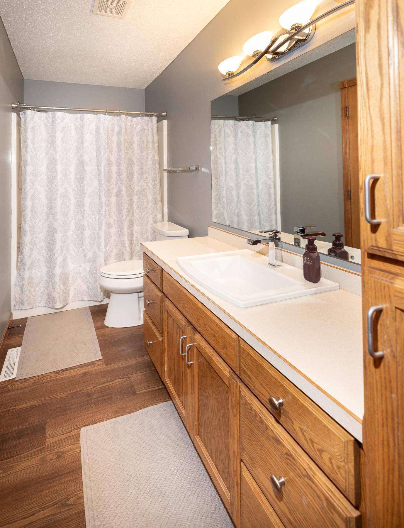 Upper Level Hollywood Bath