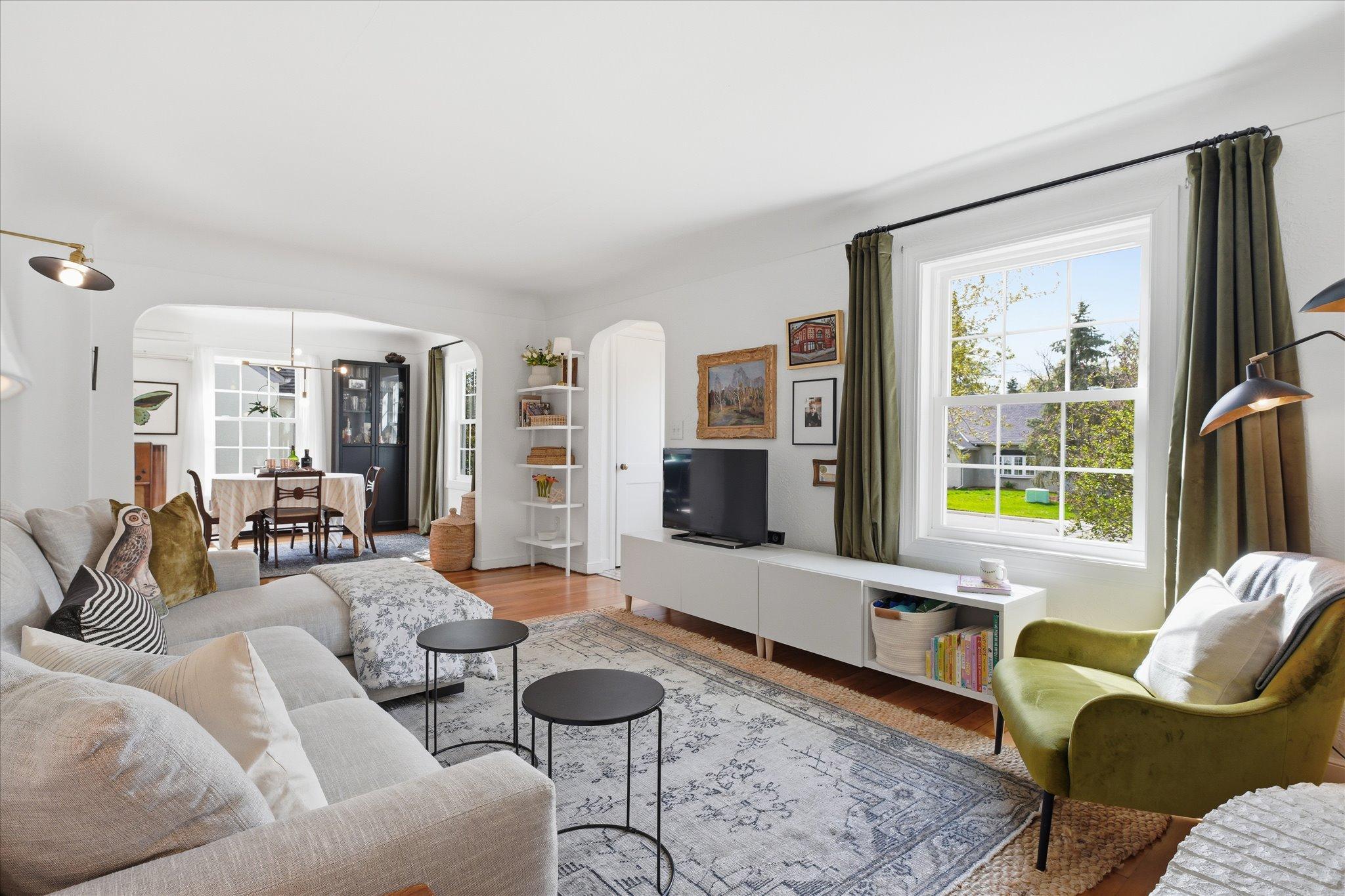 The connection between the living room and dining room is great for entertaining, and if you need to extend the table on holidays, you can!