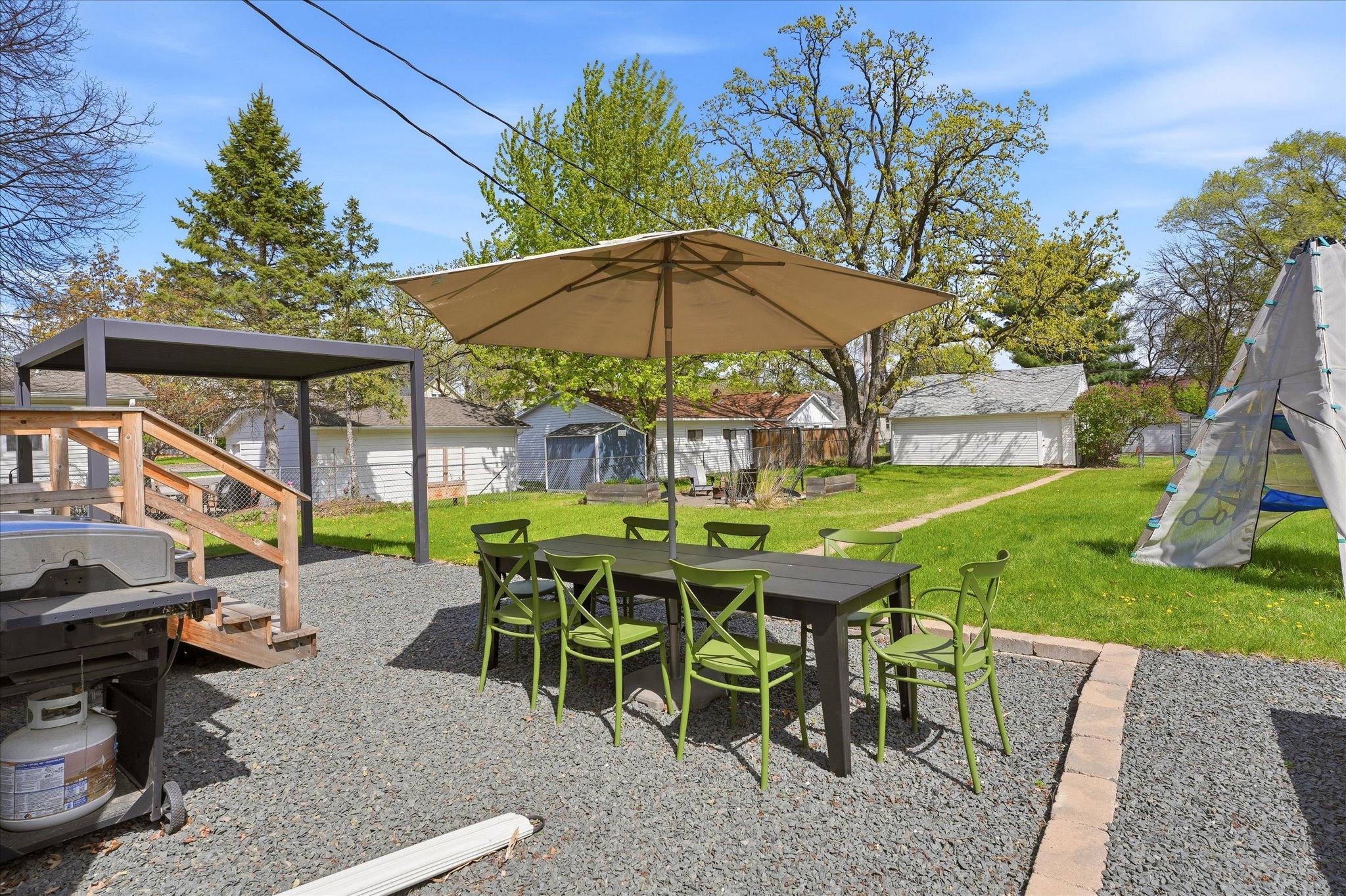Outside dining has never been such an exciting idea! So much fun! So many memories to make!