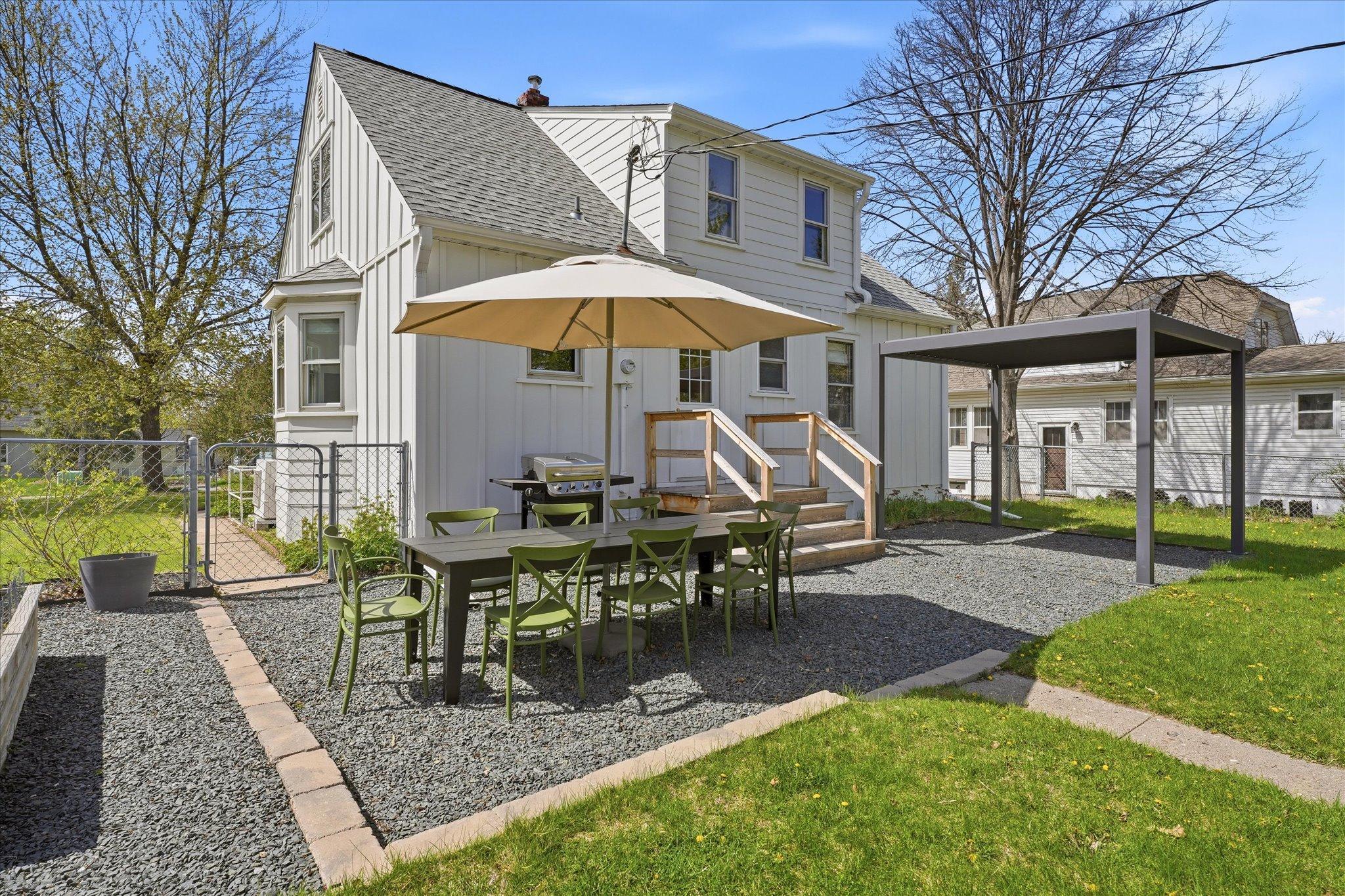 The gravel patio is to die for, and is so great for inside/outside entertaining! Just in time for SUMMER!