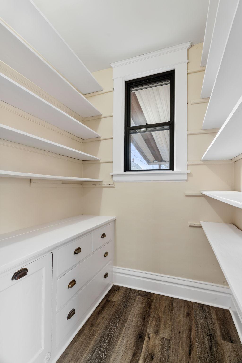 43-web-or-mls-1032 Minnehaha Ave E-43.jpg