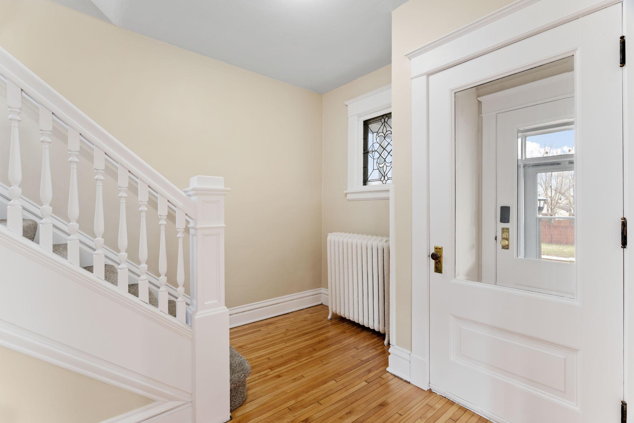 19-web-or-mls-1032 Minnehaha Ave E-19.jpg