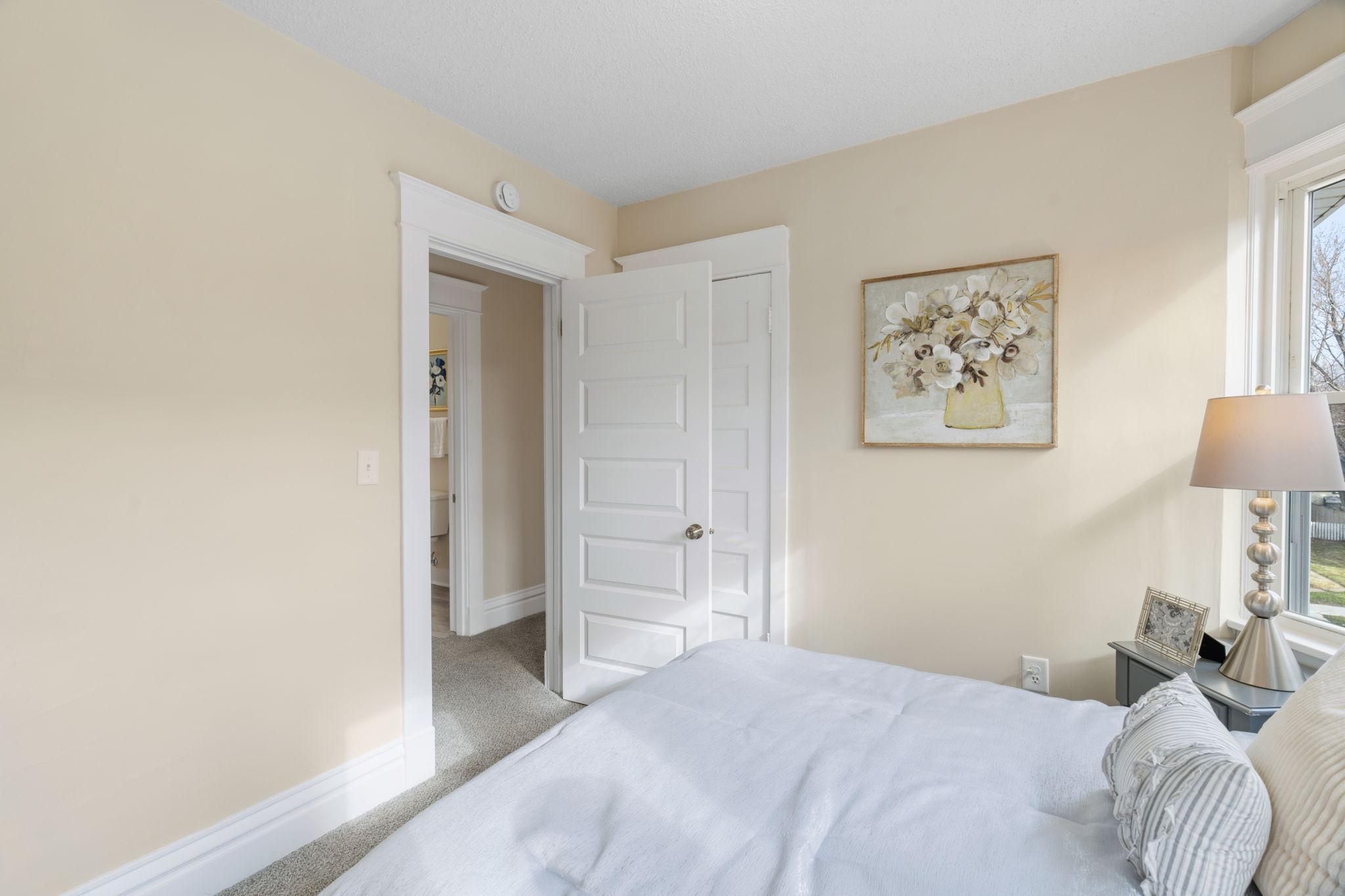 52-web-or-mls-1032 Minnehaha Ave E-52.jpg