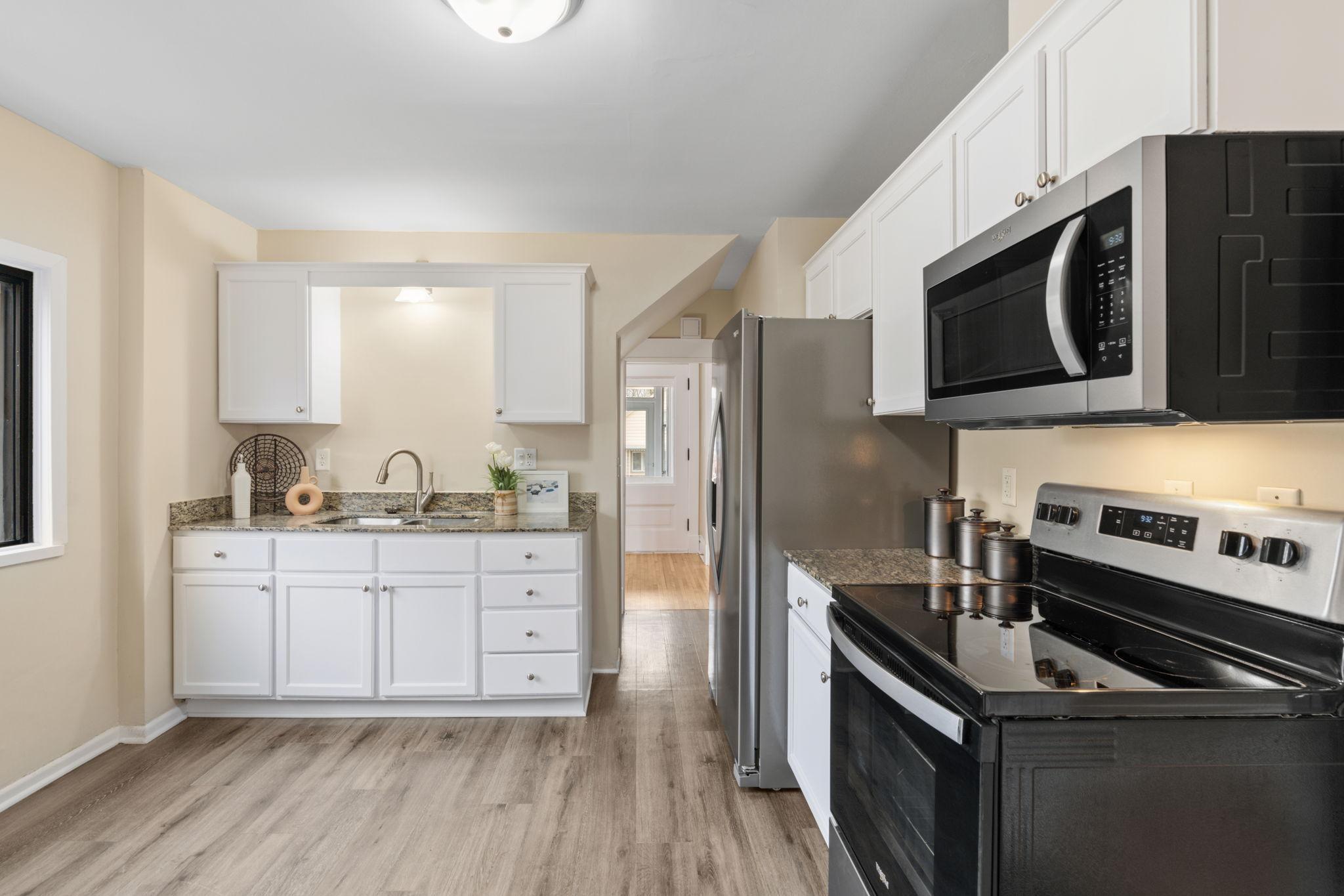 38-web-or-mls-1032 Minnehaha Ave E-38.jpg