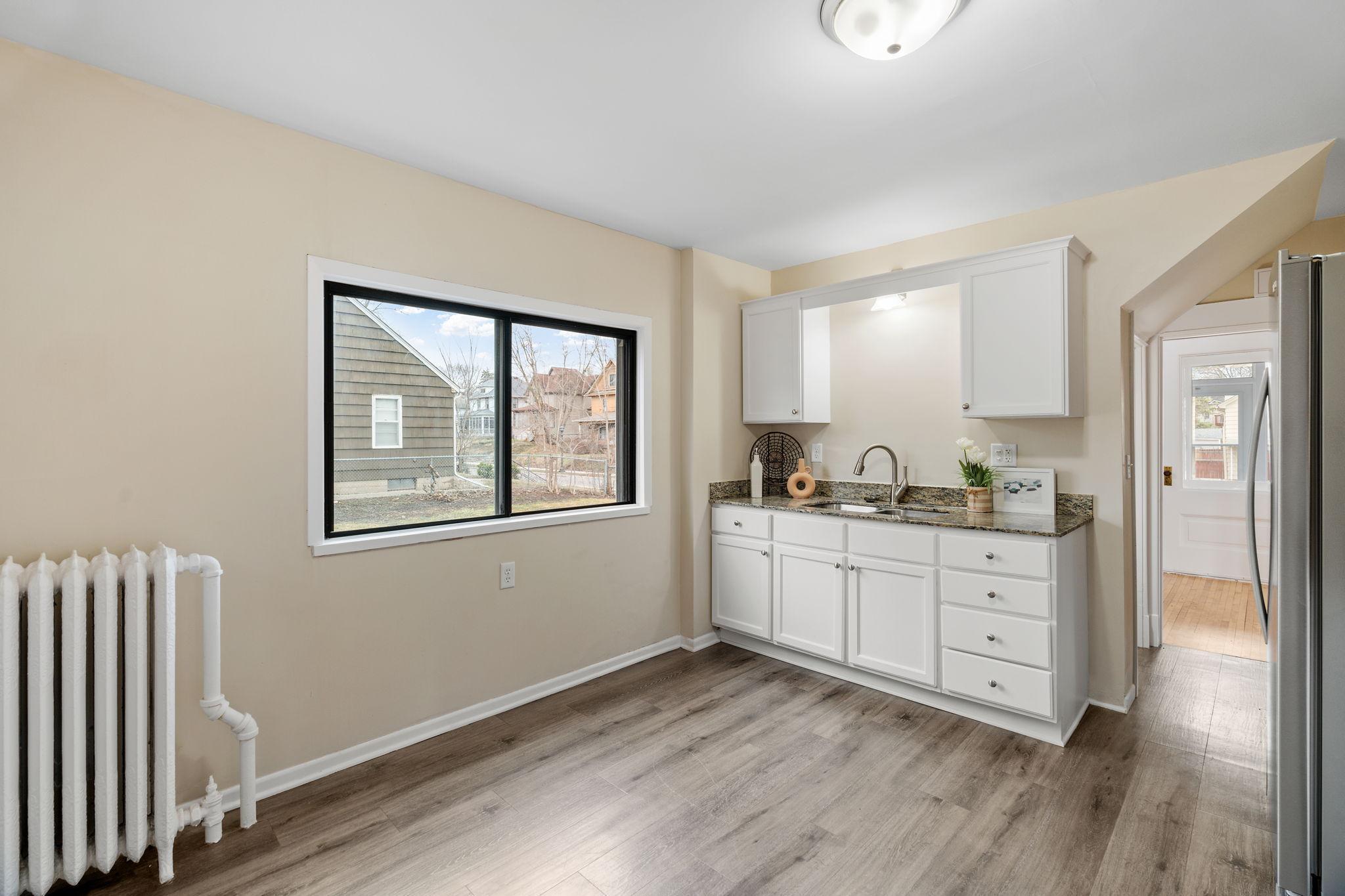 37-web-or-mls-1032 Minnehaha Ave E-37.jpg