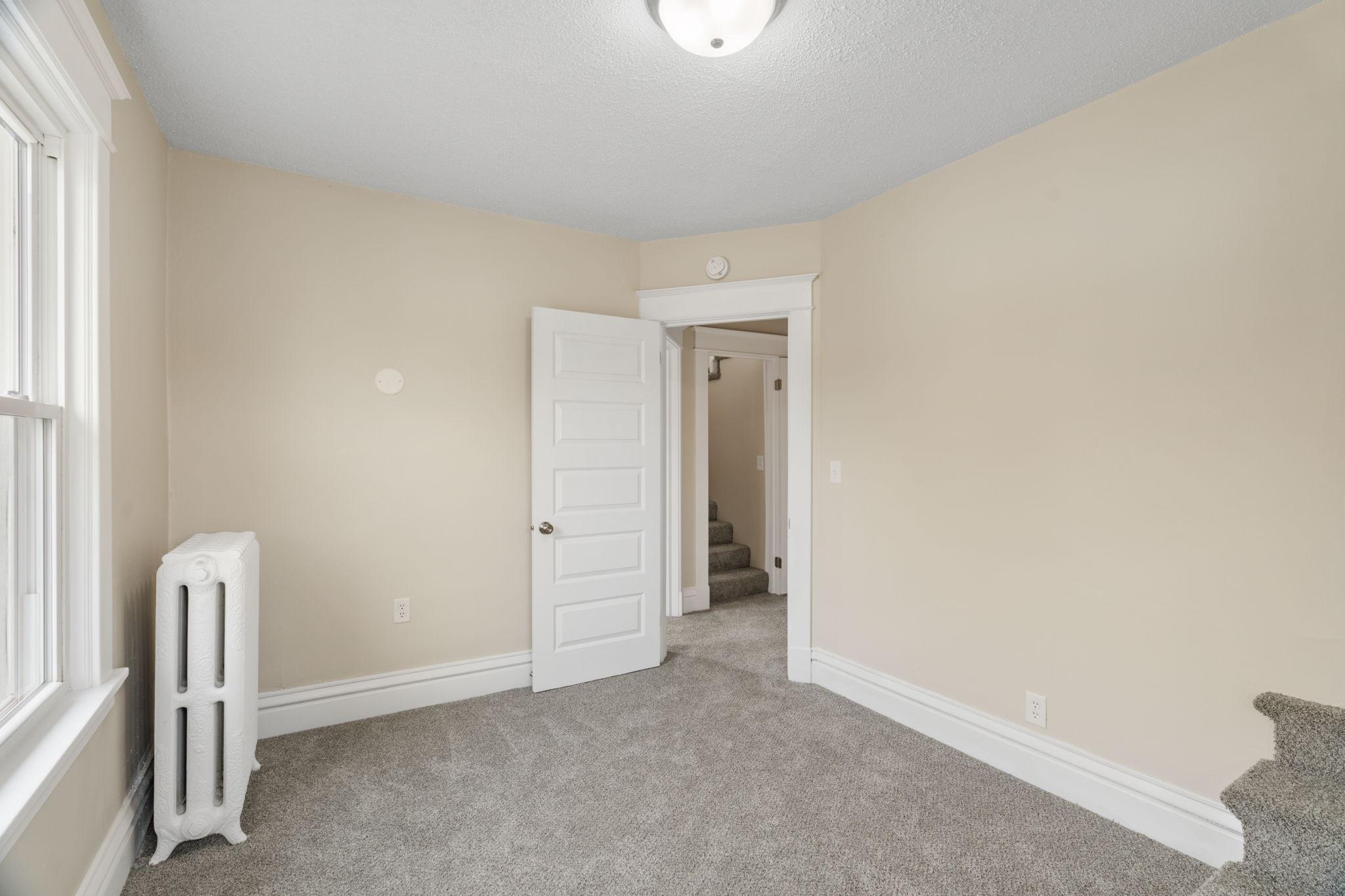 45-web-or-mls-1032 Minnehaha Ave E-45.jpg