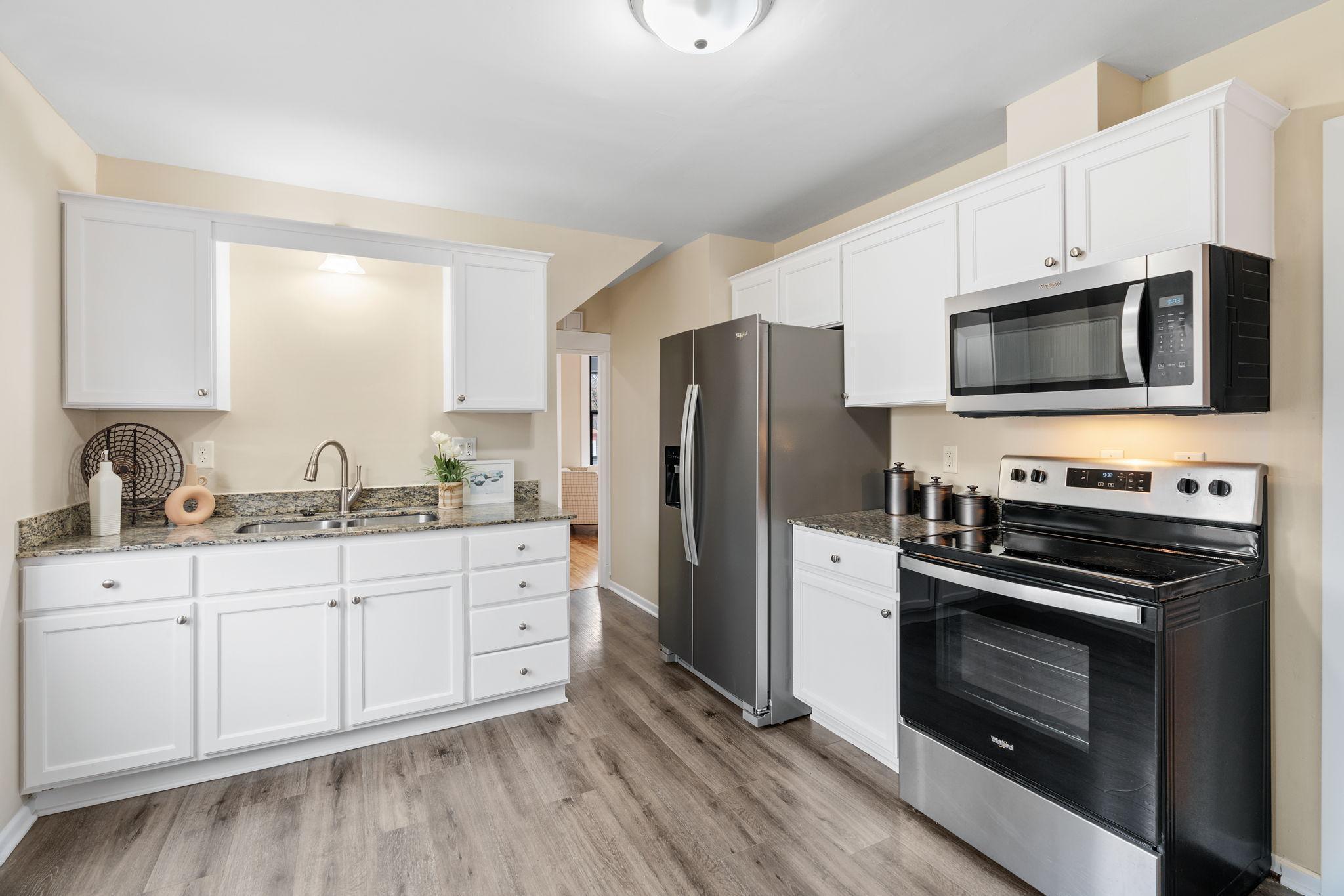 39-web-or-mls-1032 Minnehaha Ave E-39.jpg