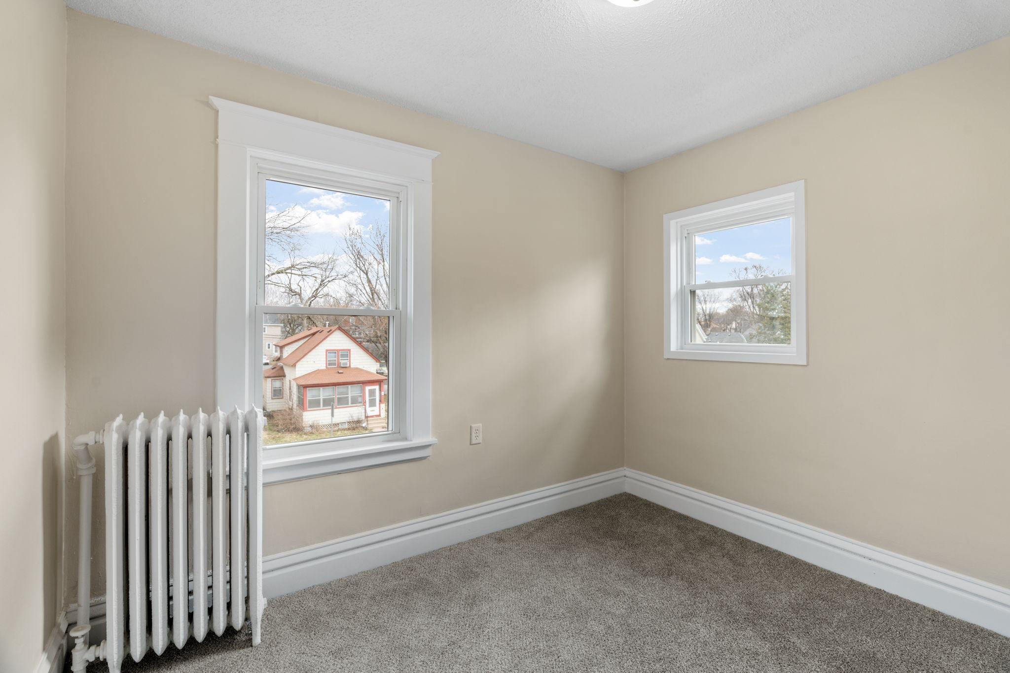 46-web-or-mls-1032 Minnehaha Ave E-46.jpg