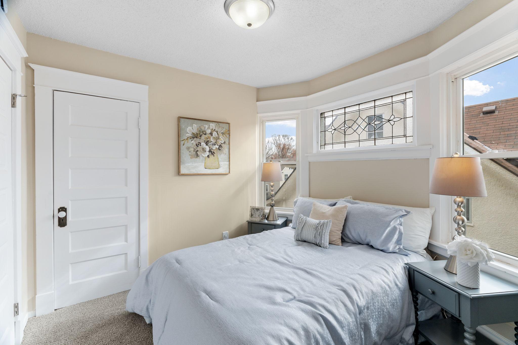 48-web-or-mls-1032 Minnehaha Ave E-48.jpg