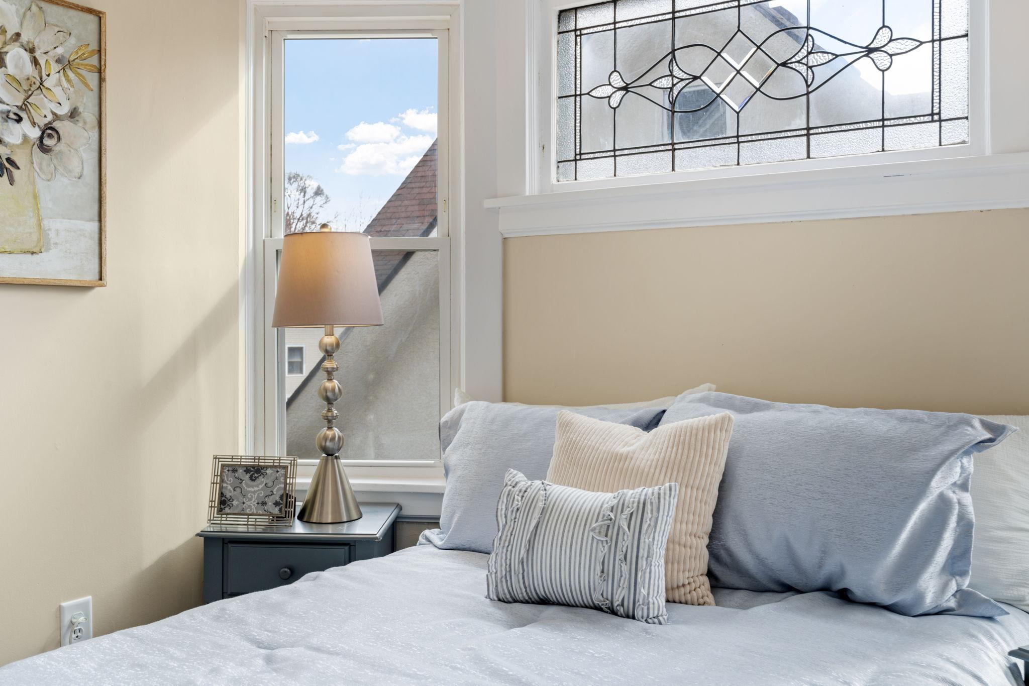 49-web-or-mls-1032 Minnehaha Ave E-49.jpg