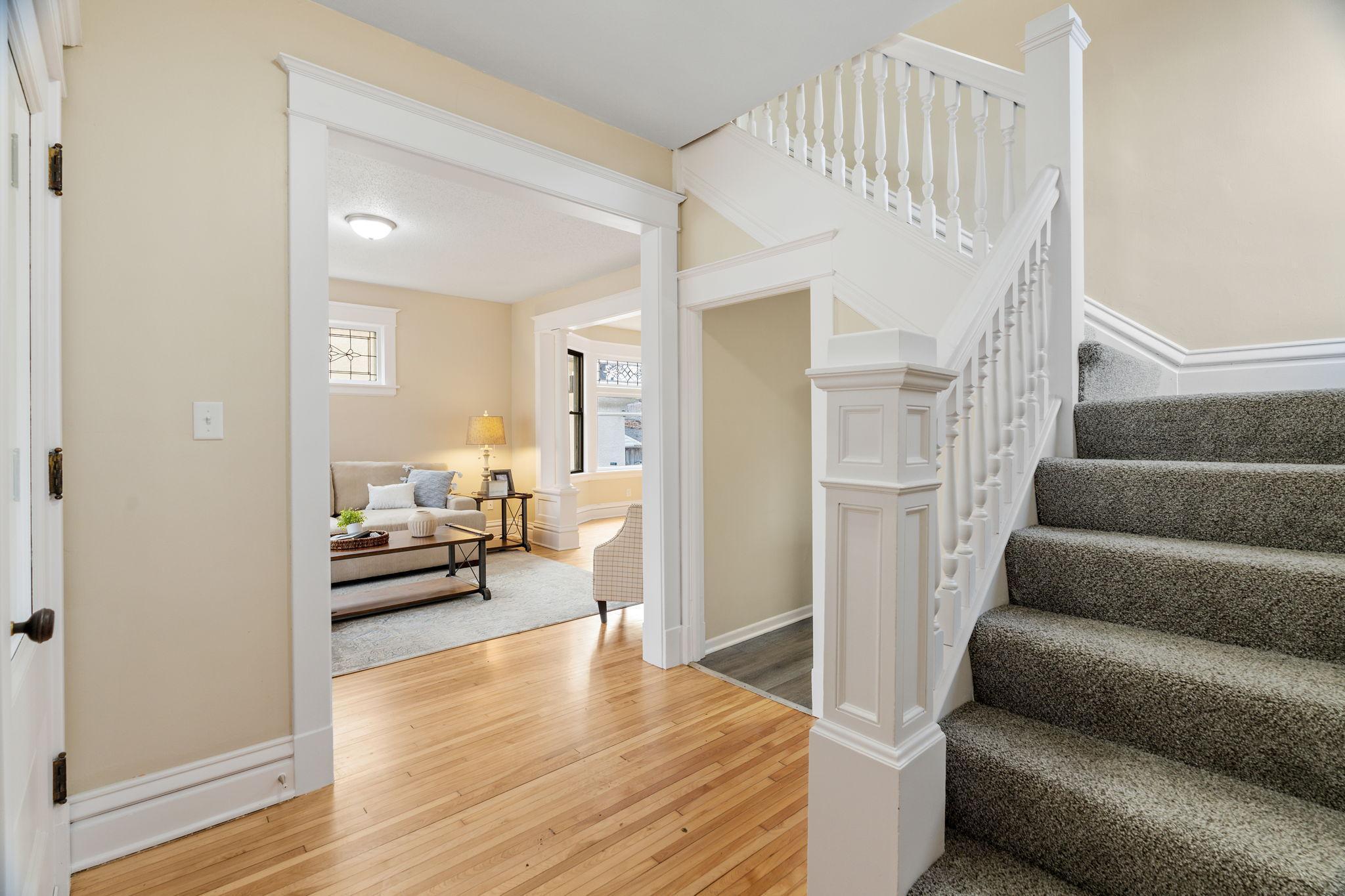 20-web-or-mls-1032 Minnehaha Ave E-20.jpg