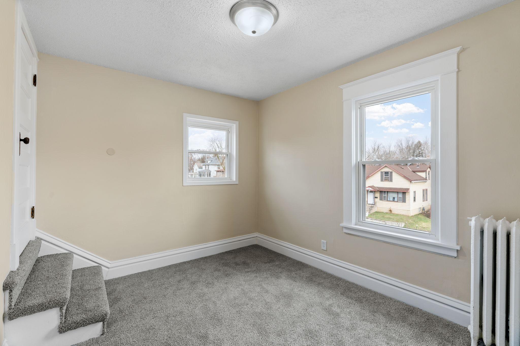 44-web-or-mls-1032 Minnehaha Ave E-44.jpg