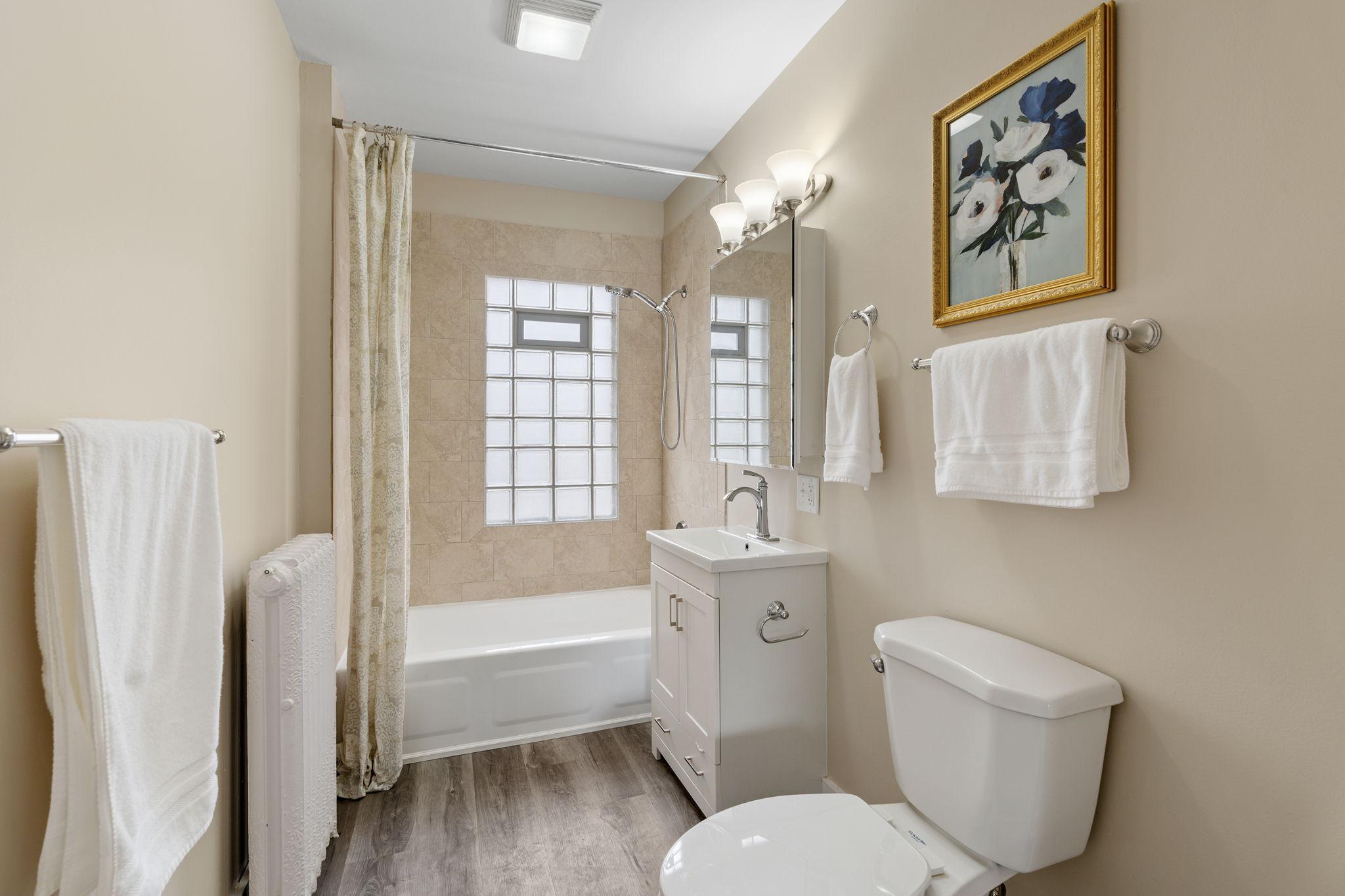 54-web-or-mls-1032 Minnehaha Ave E-54.jpg