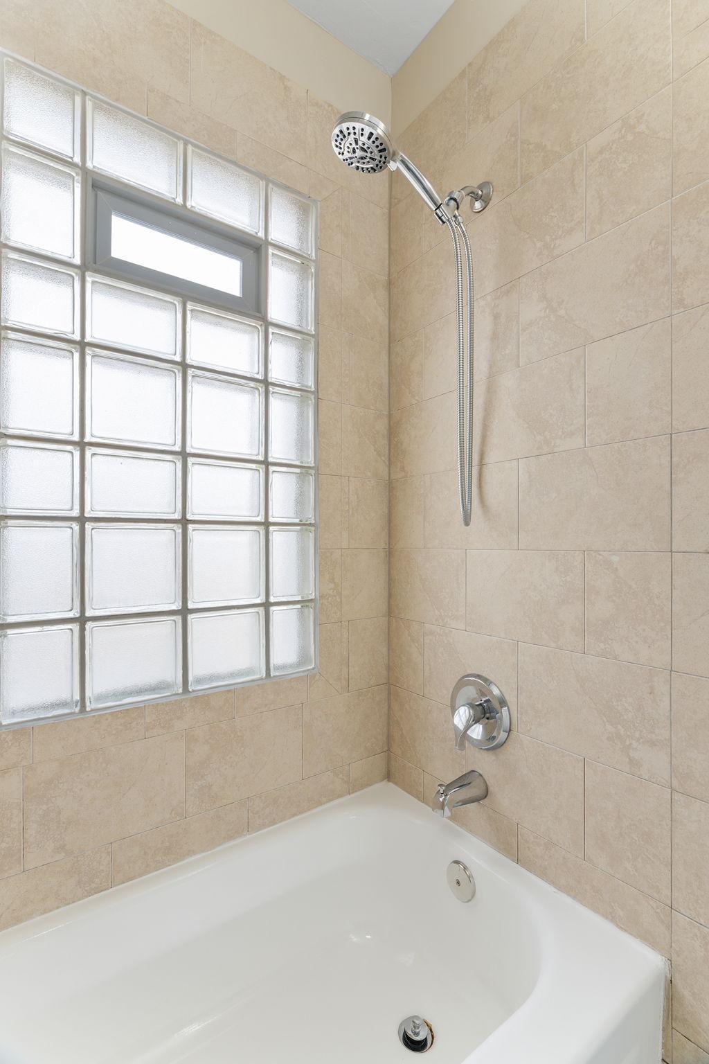 56-web-or-mls-1032 Minnehaha Ave E-56.jpg