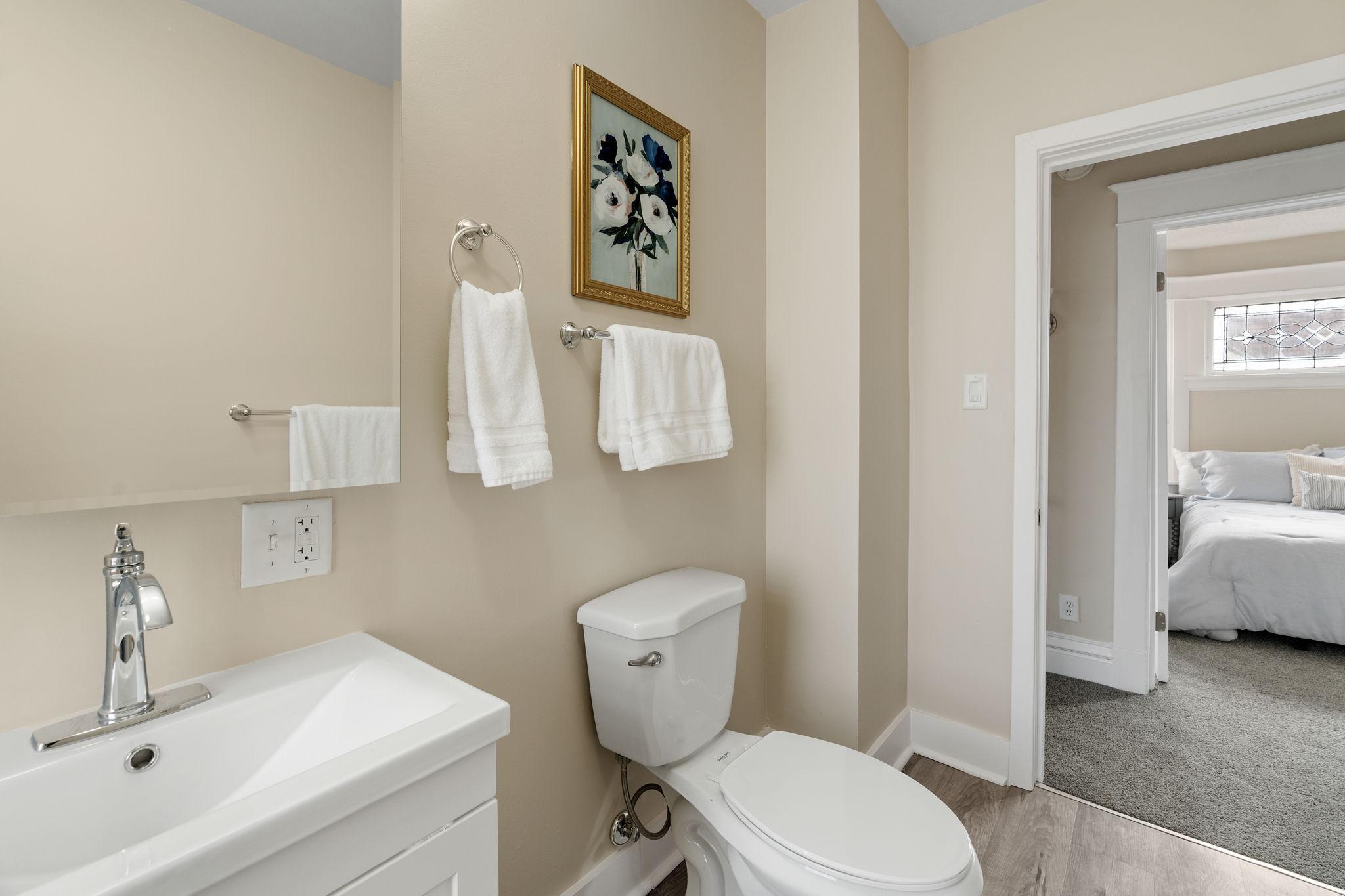 57-web-or-mls-1032 Minnehaha Ave E-57.jpg