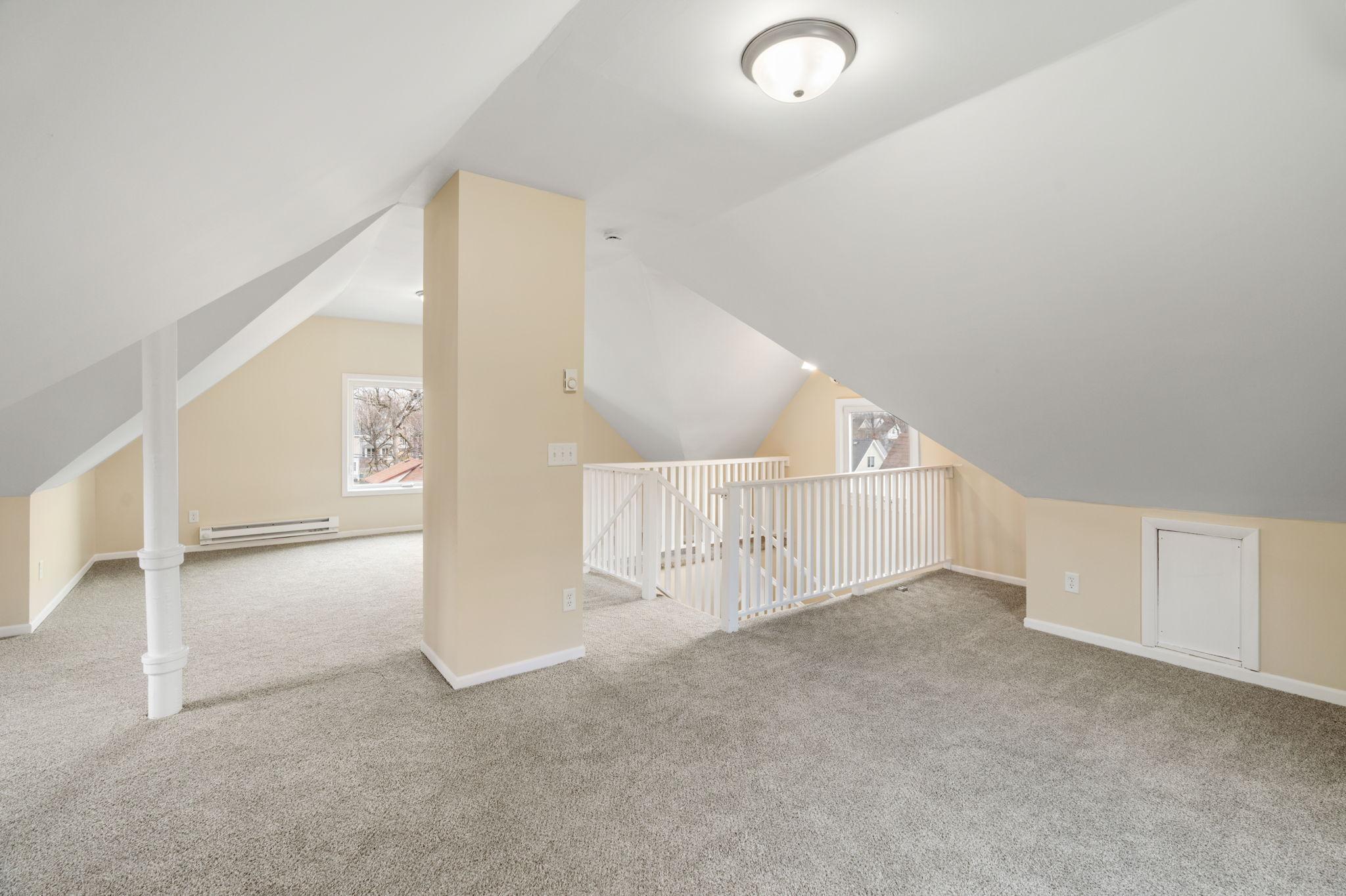 60-web-or-mls-1032 Minnehaha Ave E-60.jpg