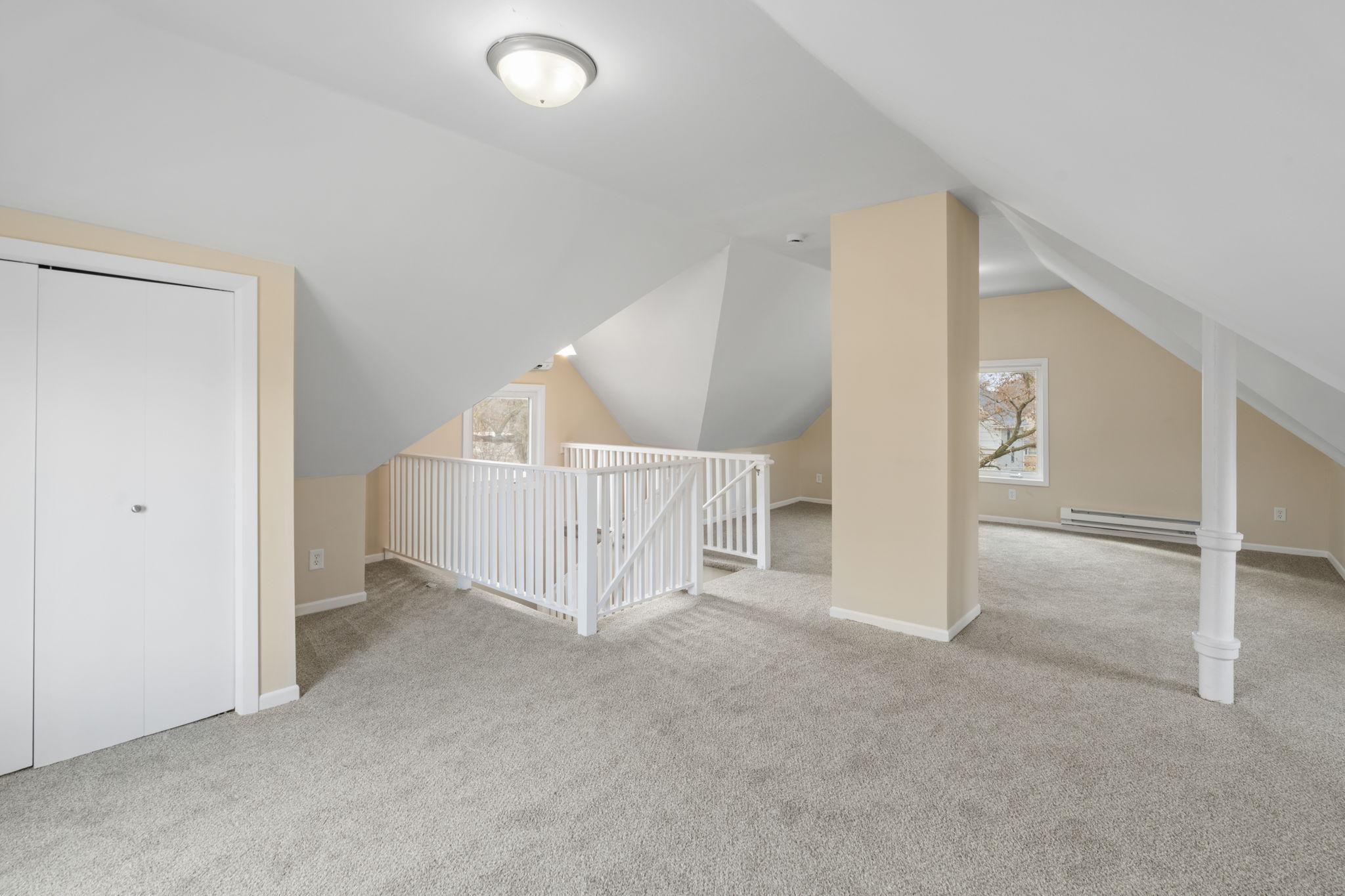 61-web-or-mls-1032 Minnehaha Ave E-61.jpg