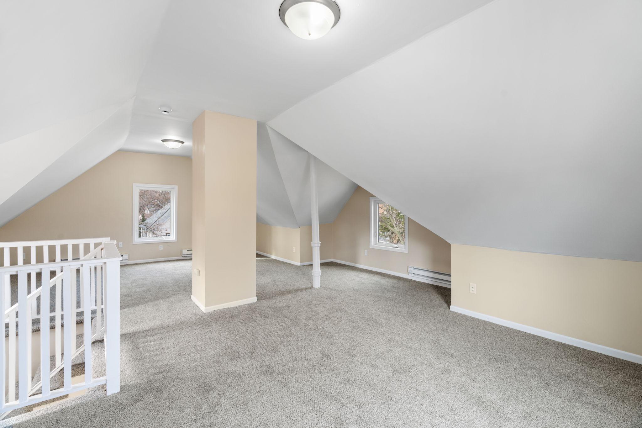 62-web-or-mls-1032 Minnehaha Ave E-62.jpg