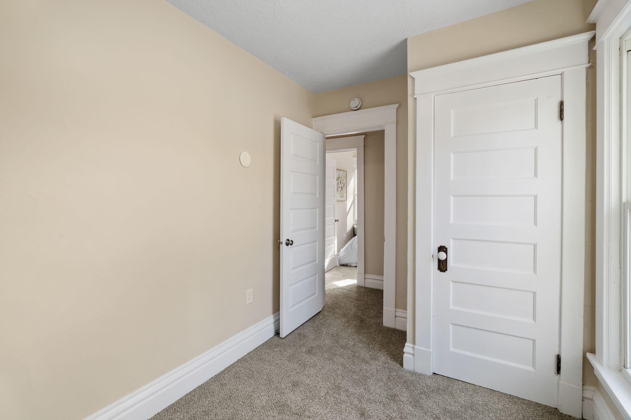 59-web-or-mls-1032 Minnehaha Ave E-59.jpg