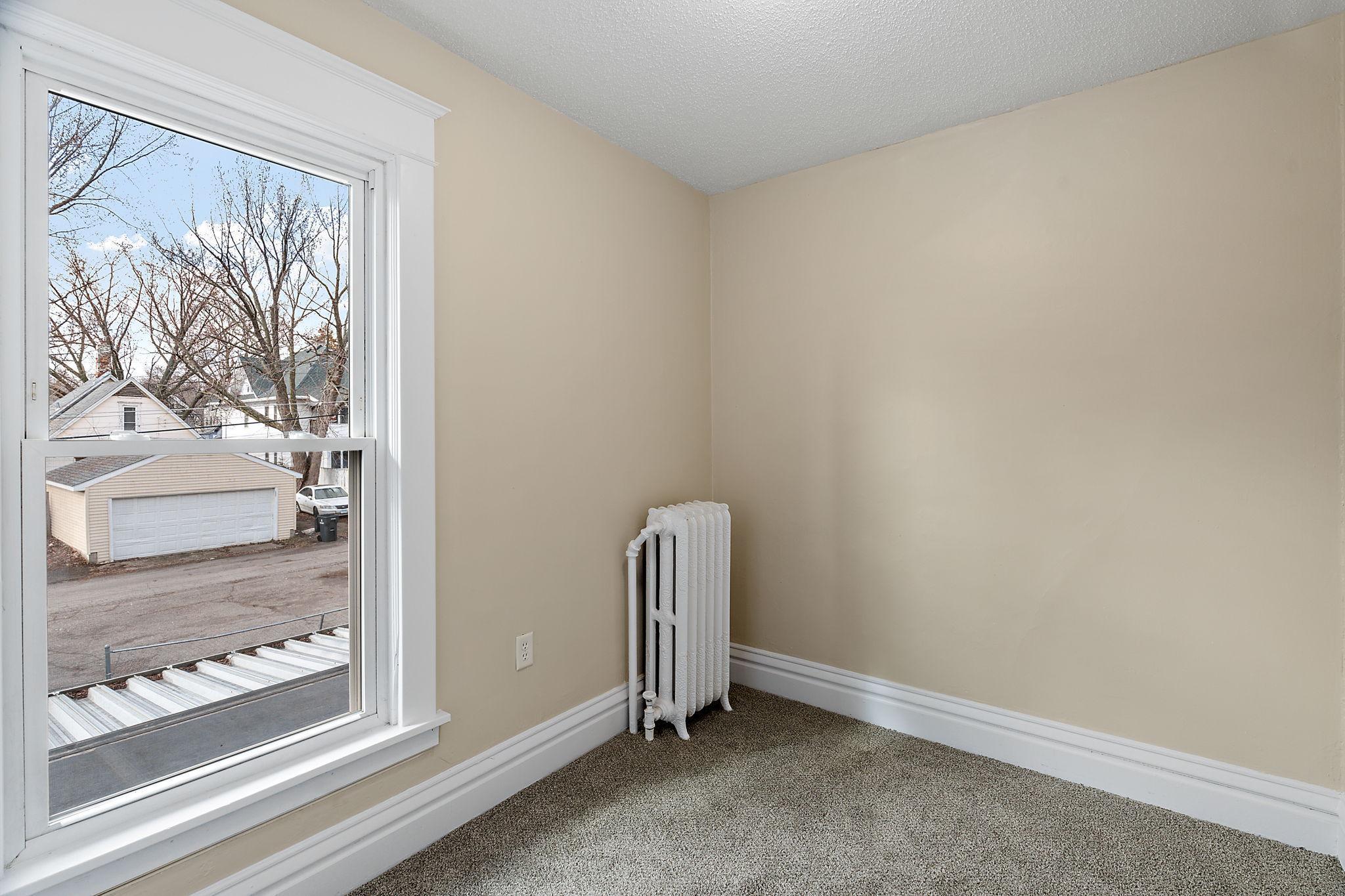 58-web-or-mls-1032 Minnehaha Ave E-58.jpg