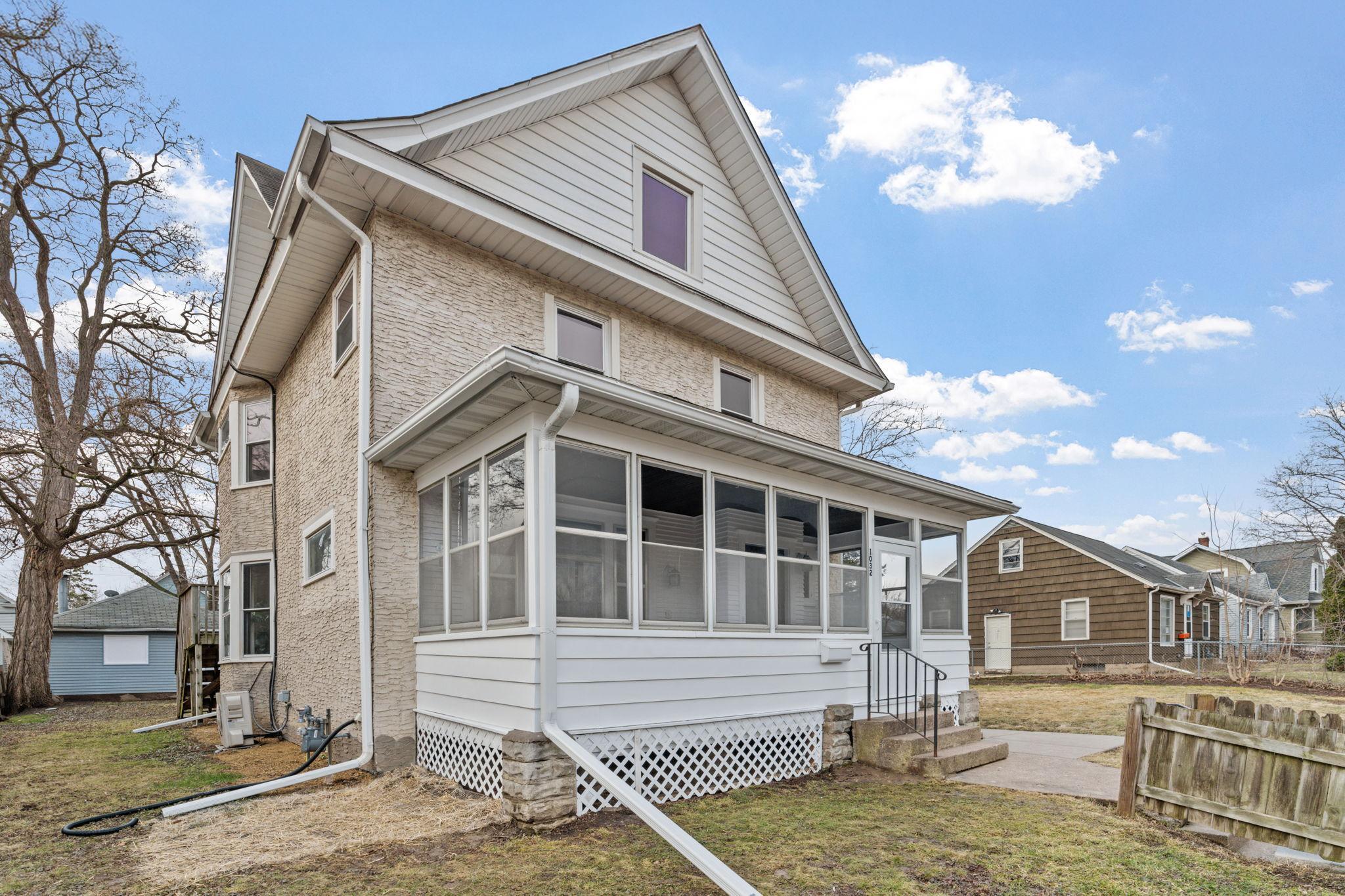 6-web-or-mls-1032 Minnehaha Ave E-6.jpg