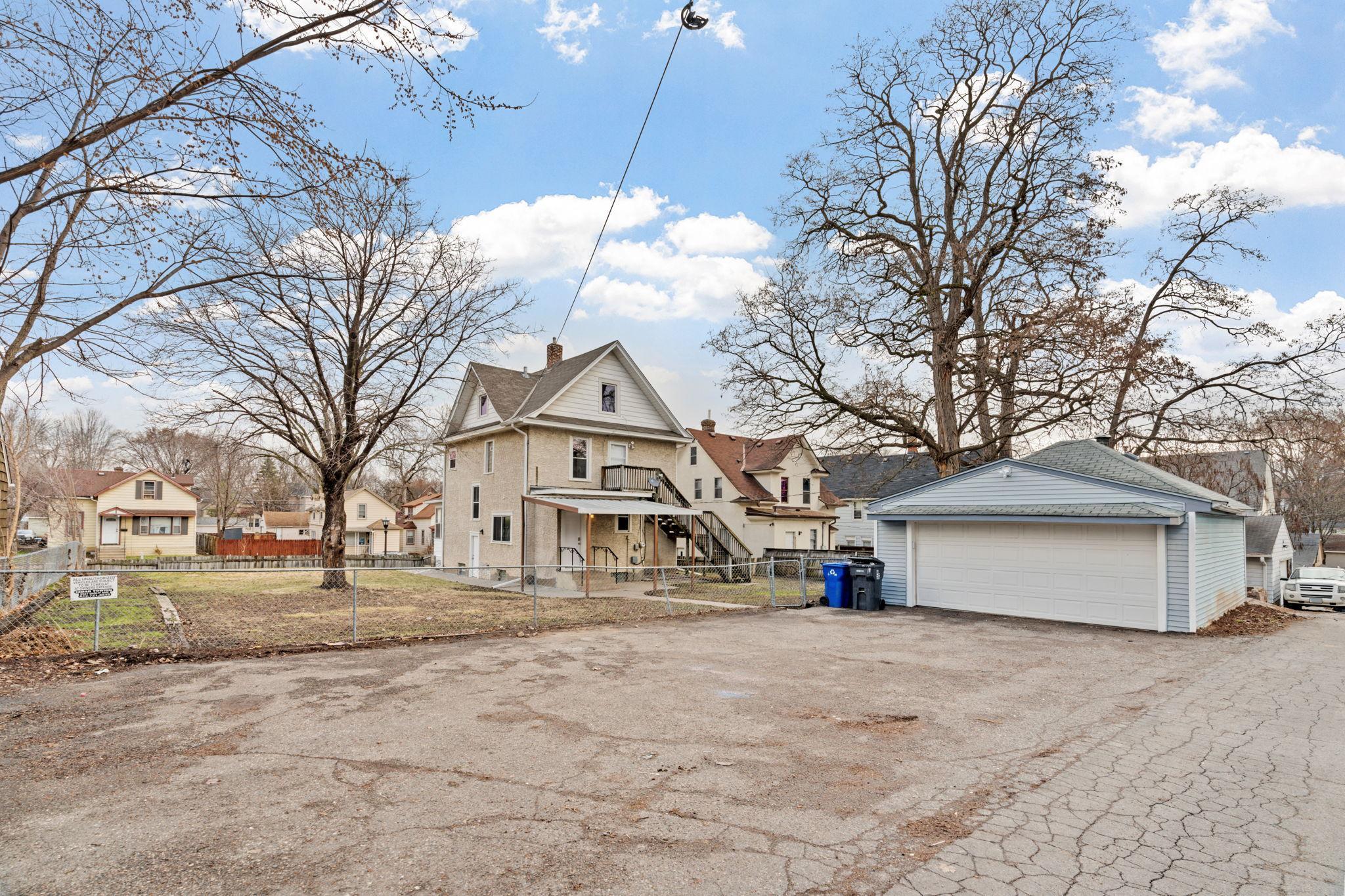 12-web-or-mls-1032 Minnehaha Ave E-12.jpg