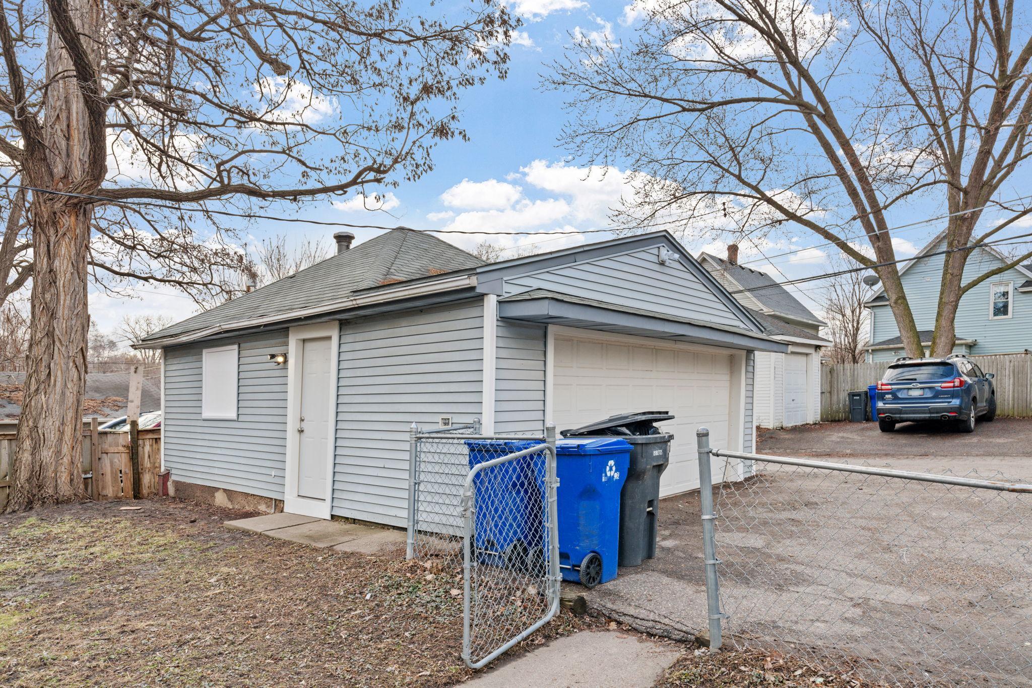 11-web-or-mls-1032 Minnehaha Ave E-11.jpg