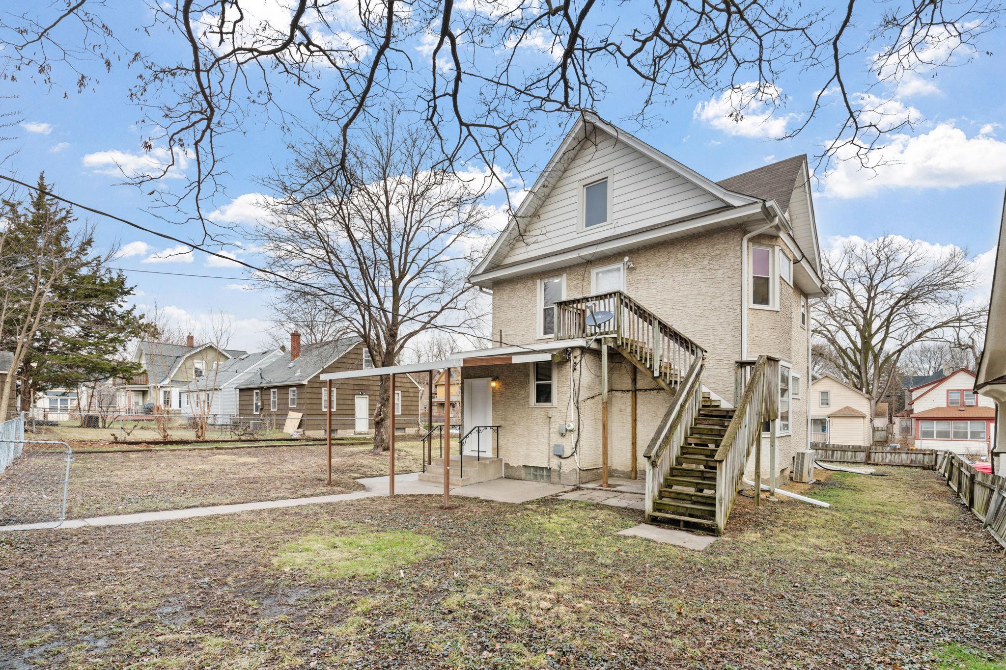 9-web-or-mls-1032 Minnehaha Ave E-9.jpg
