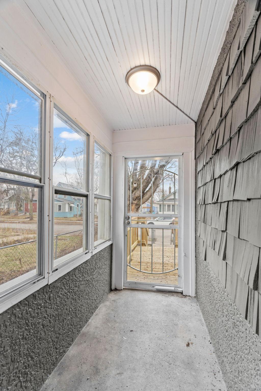 14-web-or-mls-2723 N Queen Ave-14.jpg