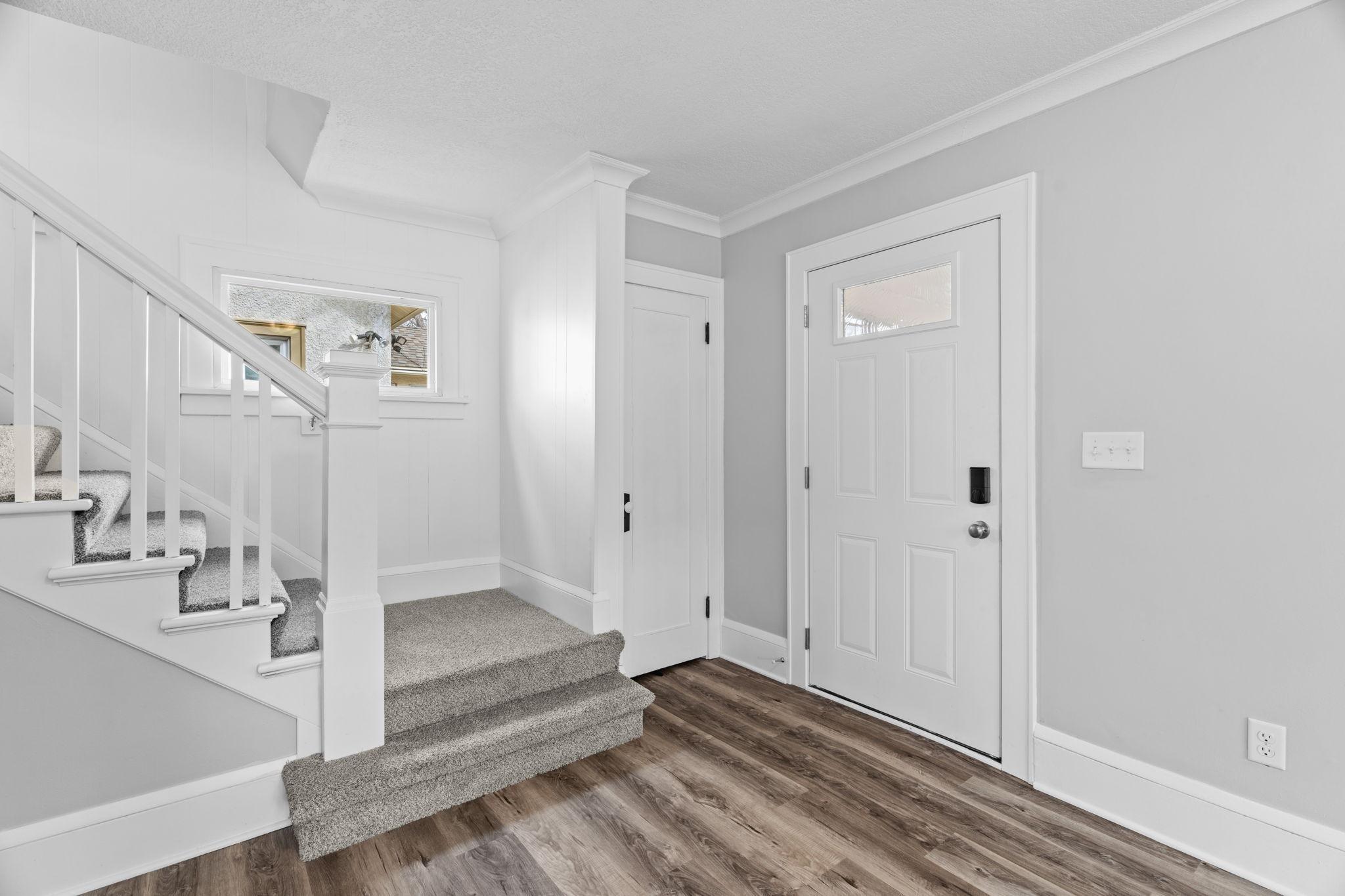 16-web-or-mls-2723 N Queen Ave-16.jpg