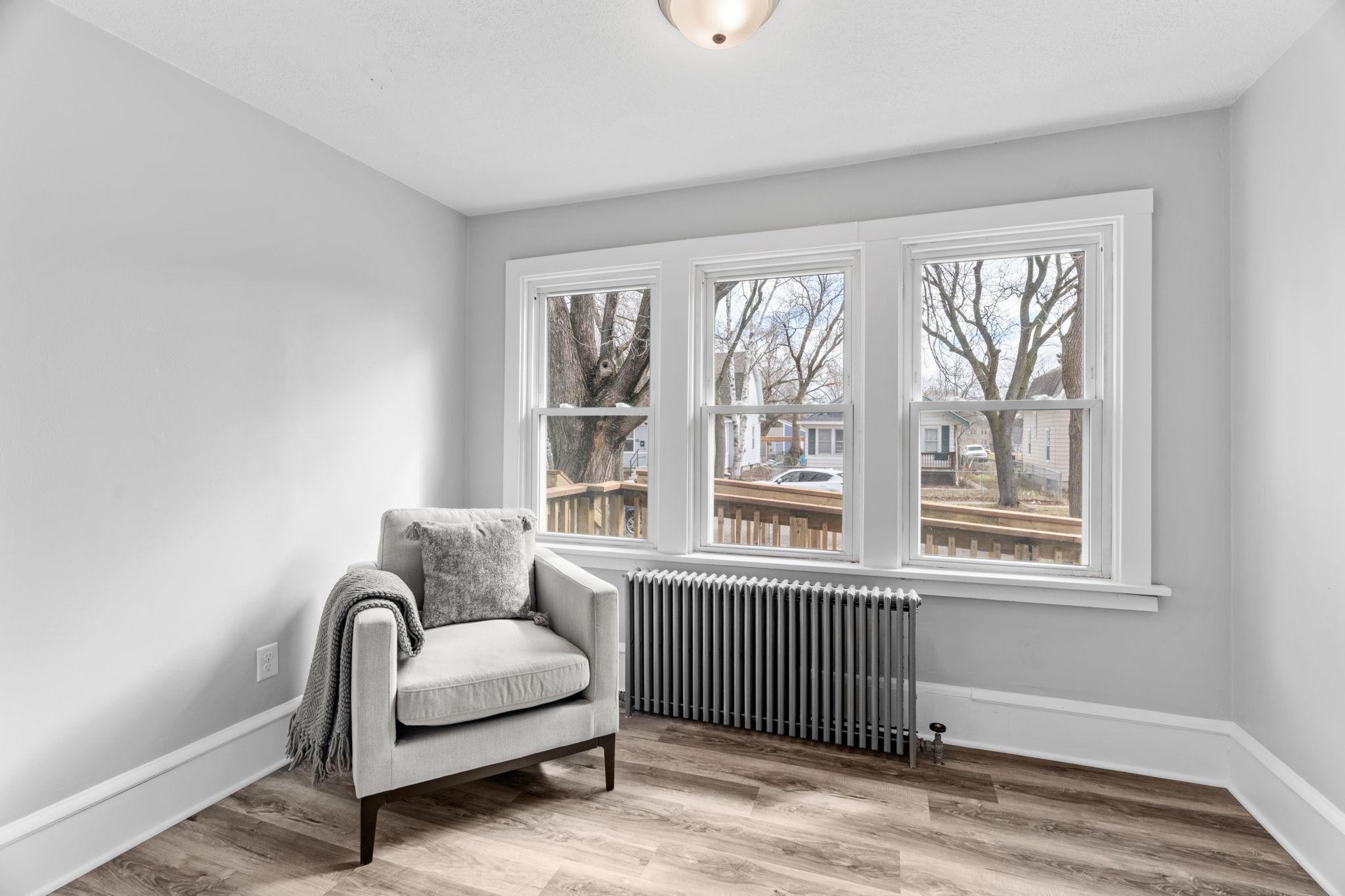 24-web-or-mls-2723 N Queen Ave-24.jpg