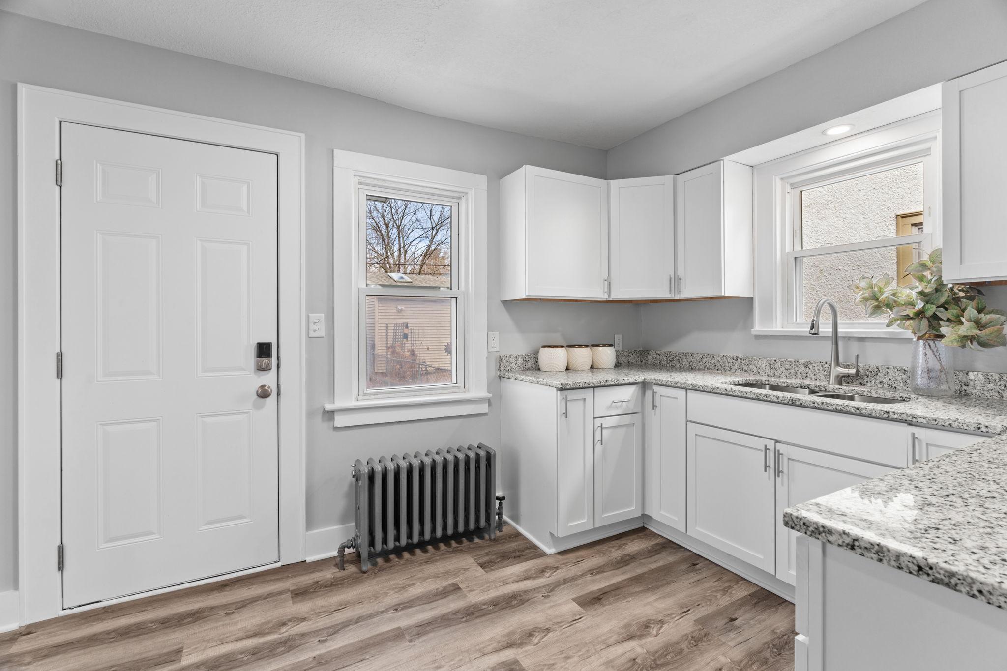 32-web-or-mls-2723 N Queen Ave-32.jpg