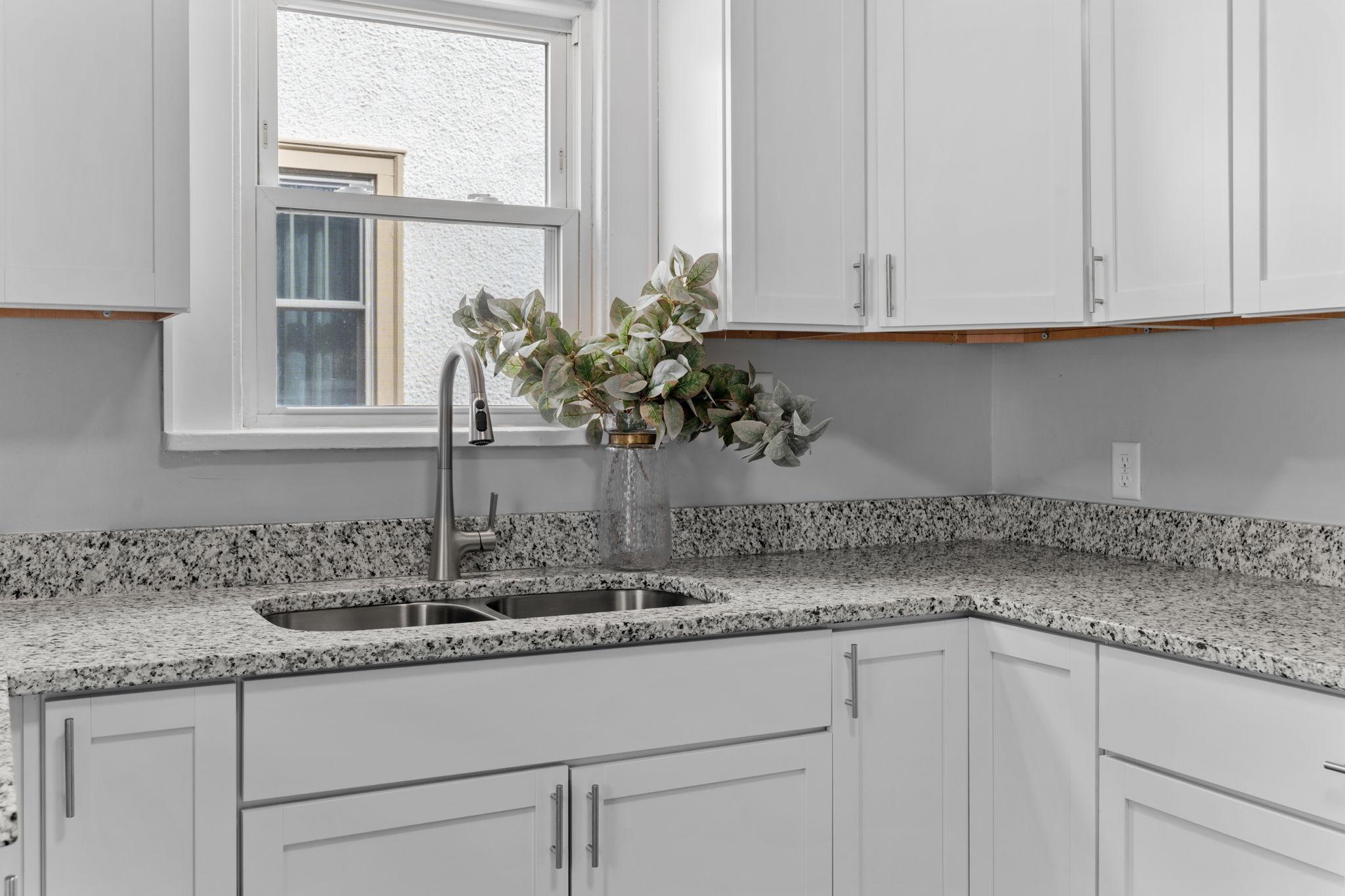 35-web-or-mls-2723 N Queen Ave-35.jpg