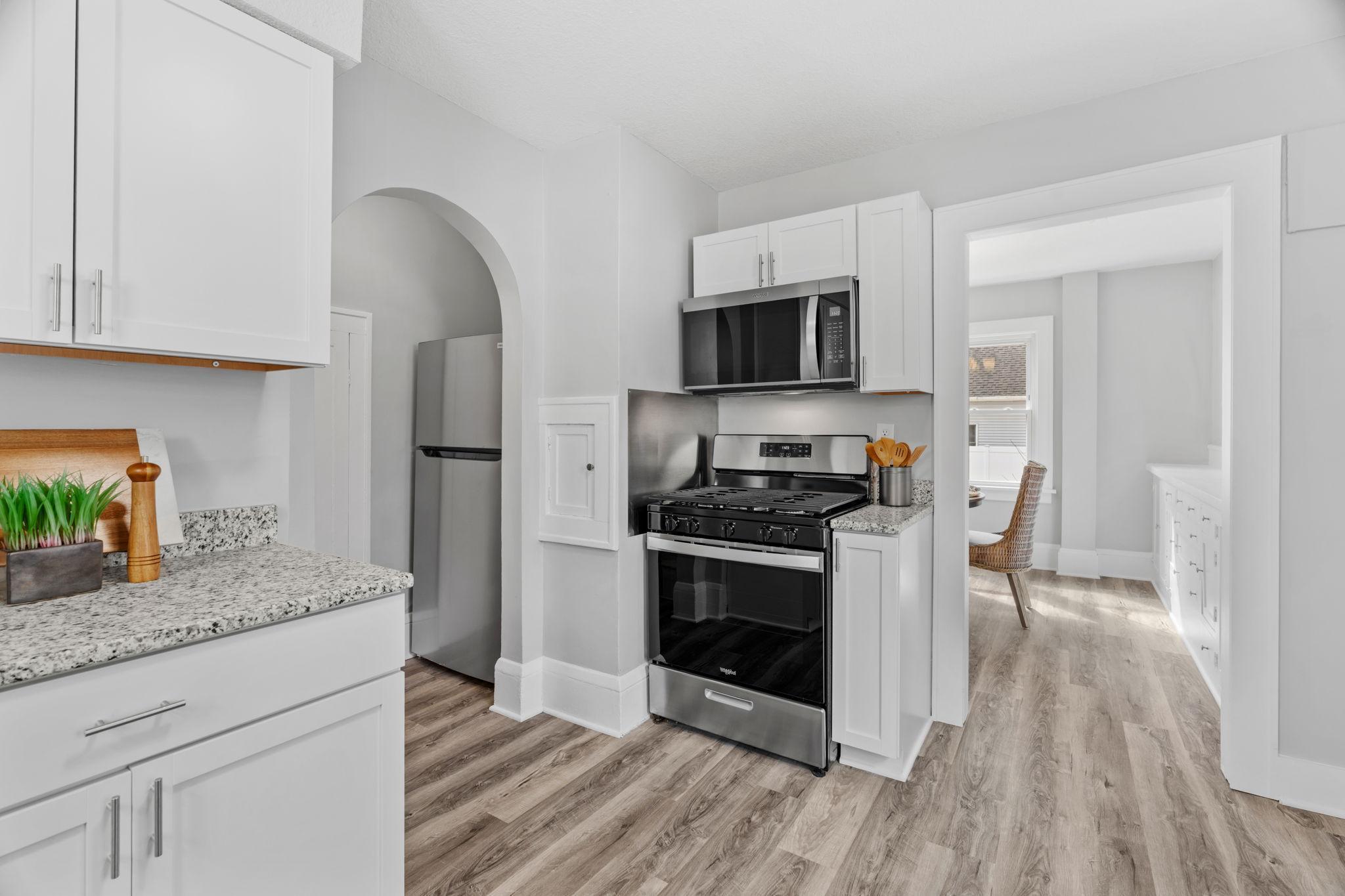 36-web-or-mls-2723 N Queen Ave-36.jpg