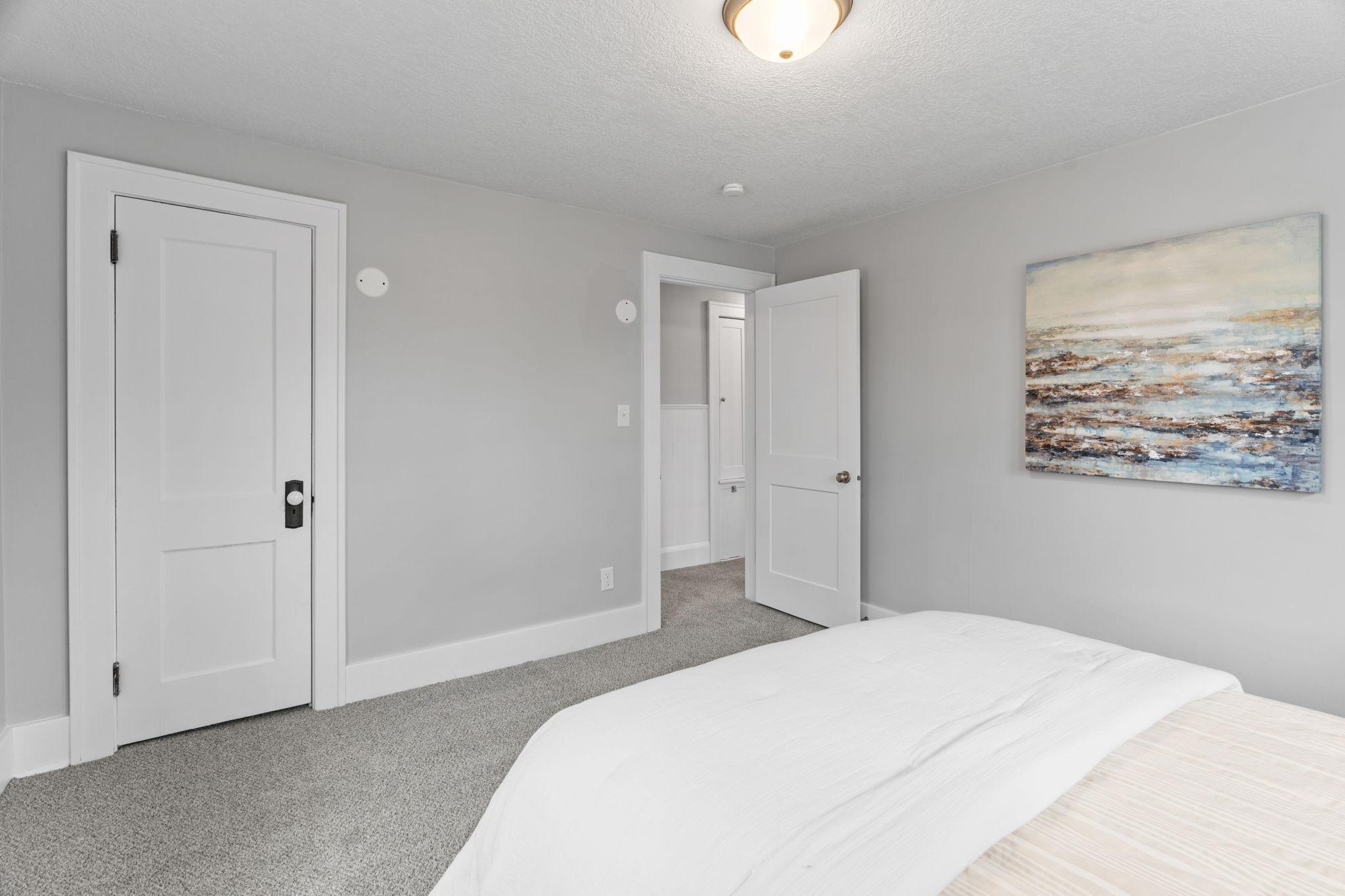 43-web-or-mls-2723 N Queen Ave-43.jpg