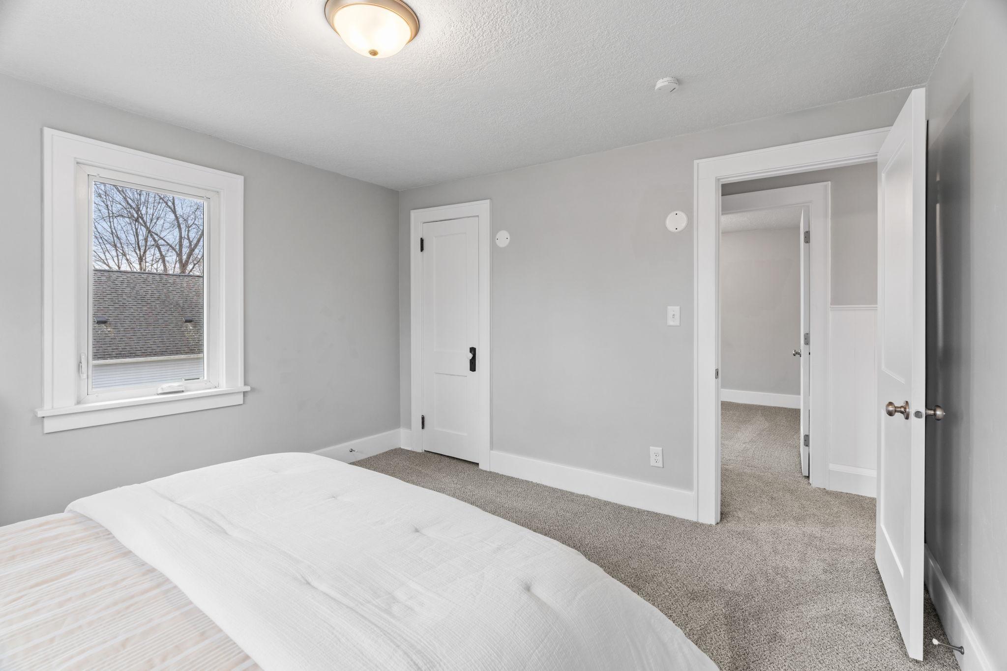 42-web-or-mls-2723 N Queen Ave-42.jpg